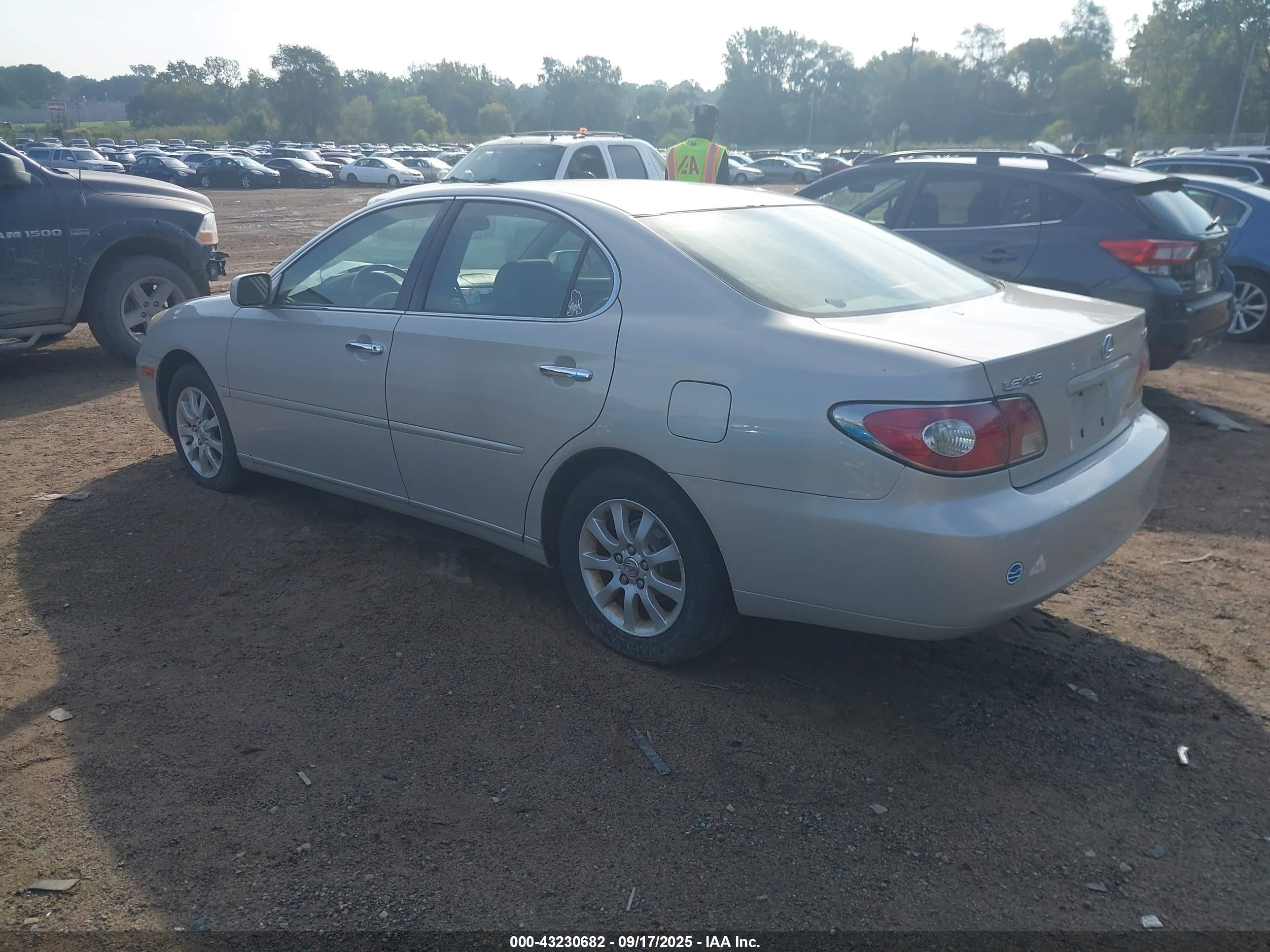LEXUS ES image 3