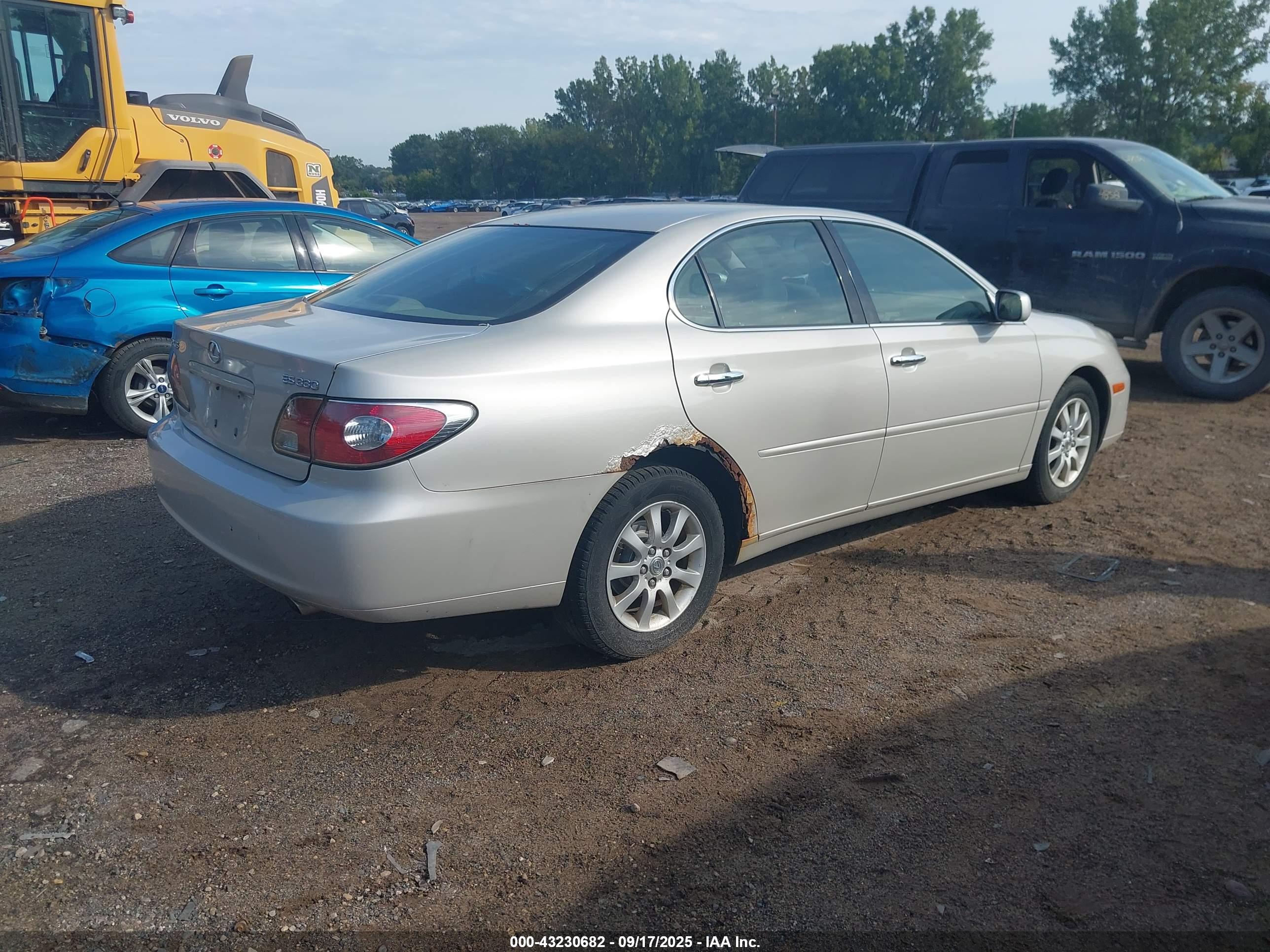 LEXUS ES image 4