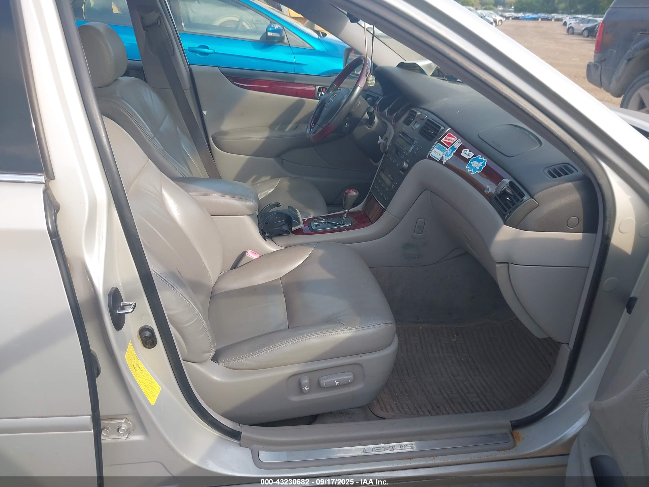 LEXUS ES image 5