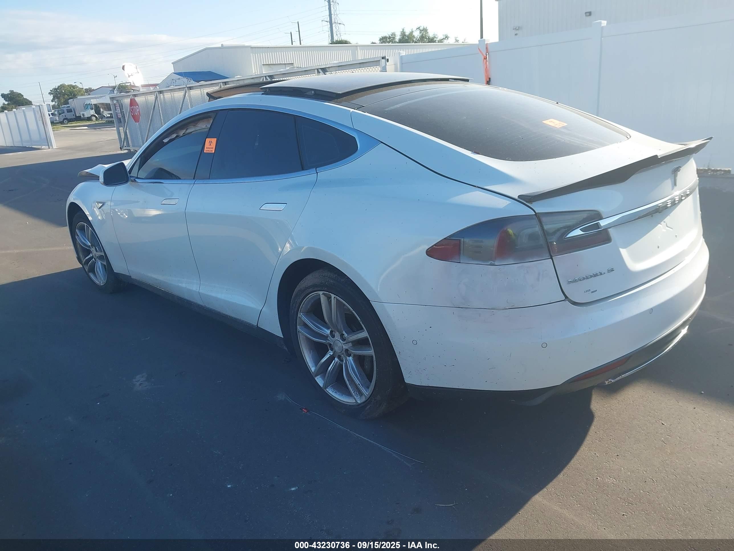 TESLA MODEL image 3