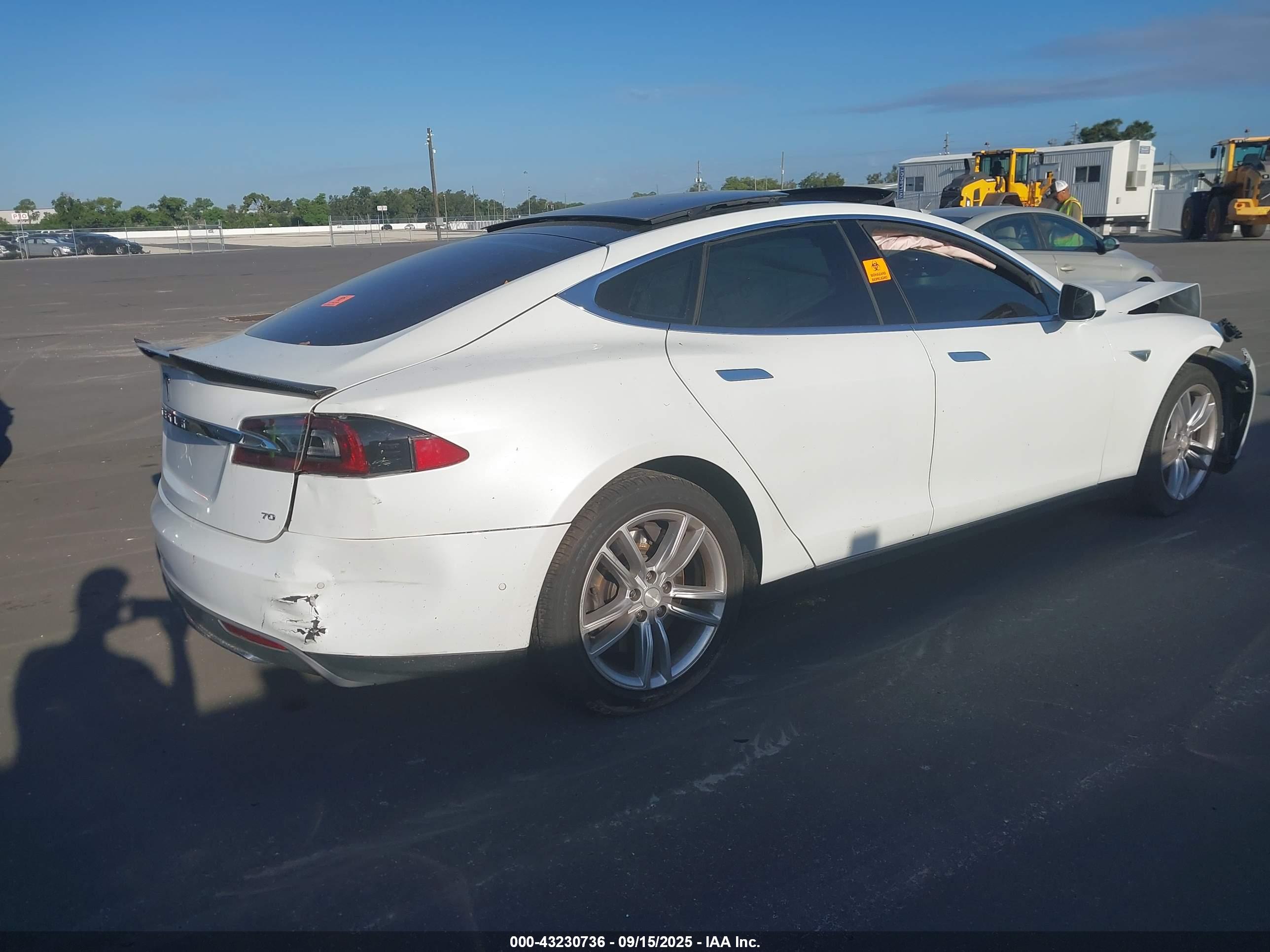 TESLA MODEL image 4