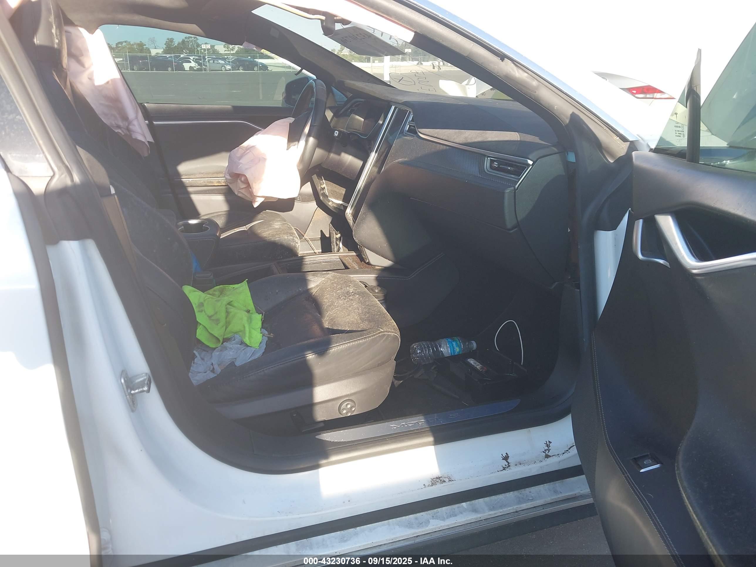 TESLA MODEL image 5