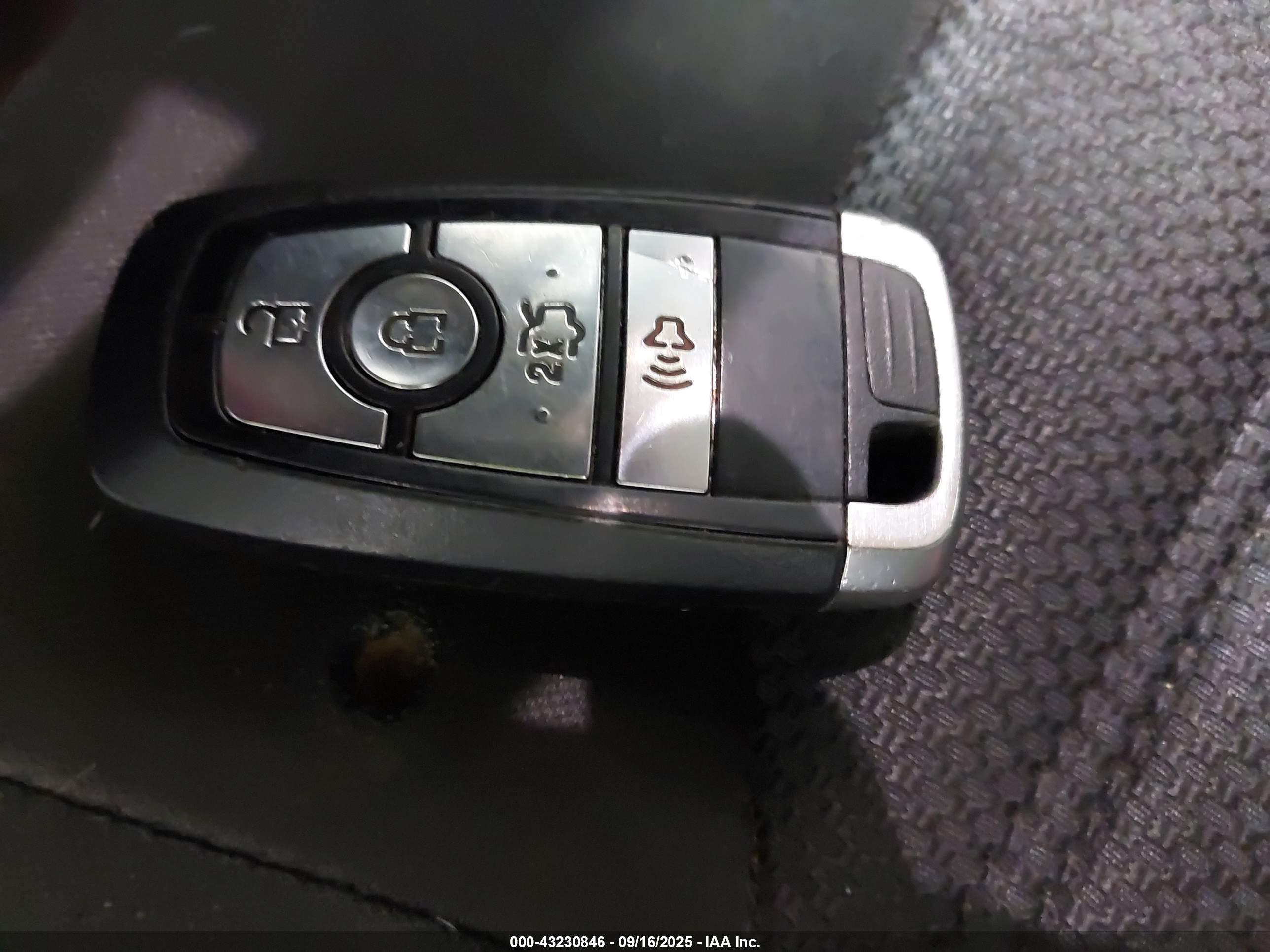 FORD FUSION image 11