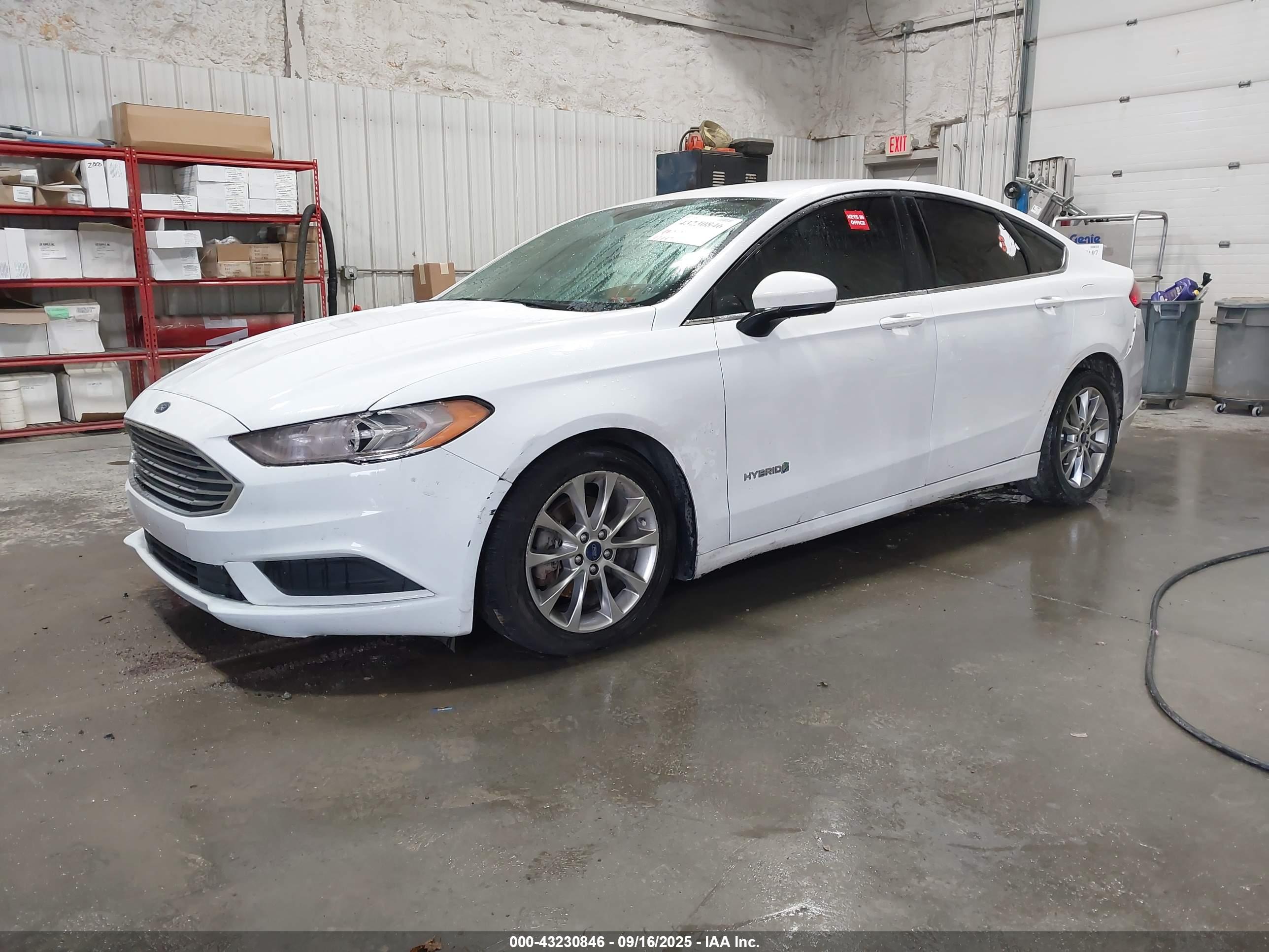 FORD FUSION image 2
