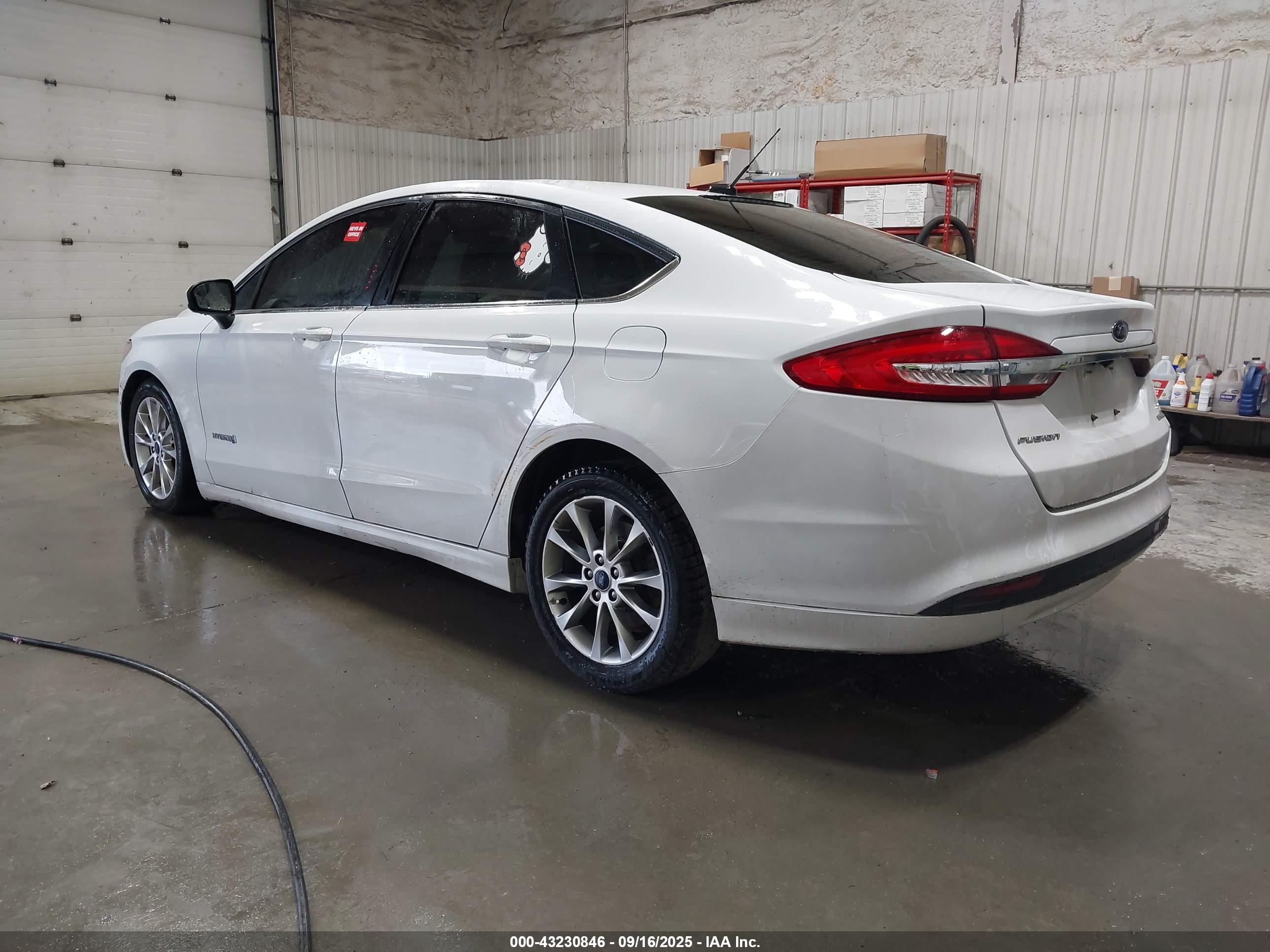 FORD FUSION image 3