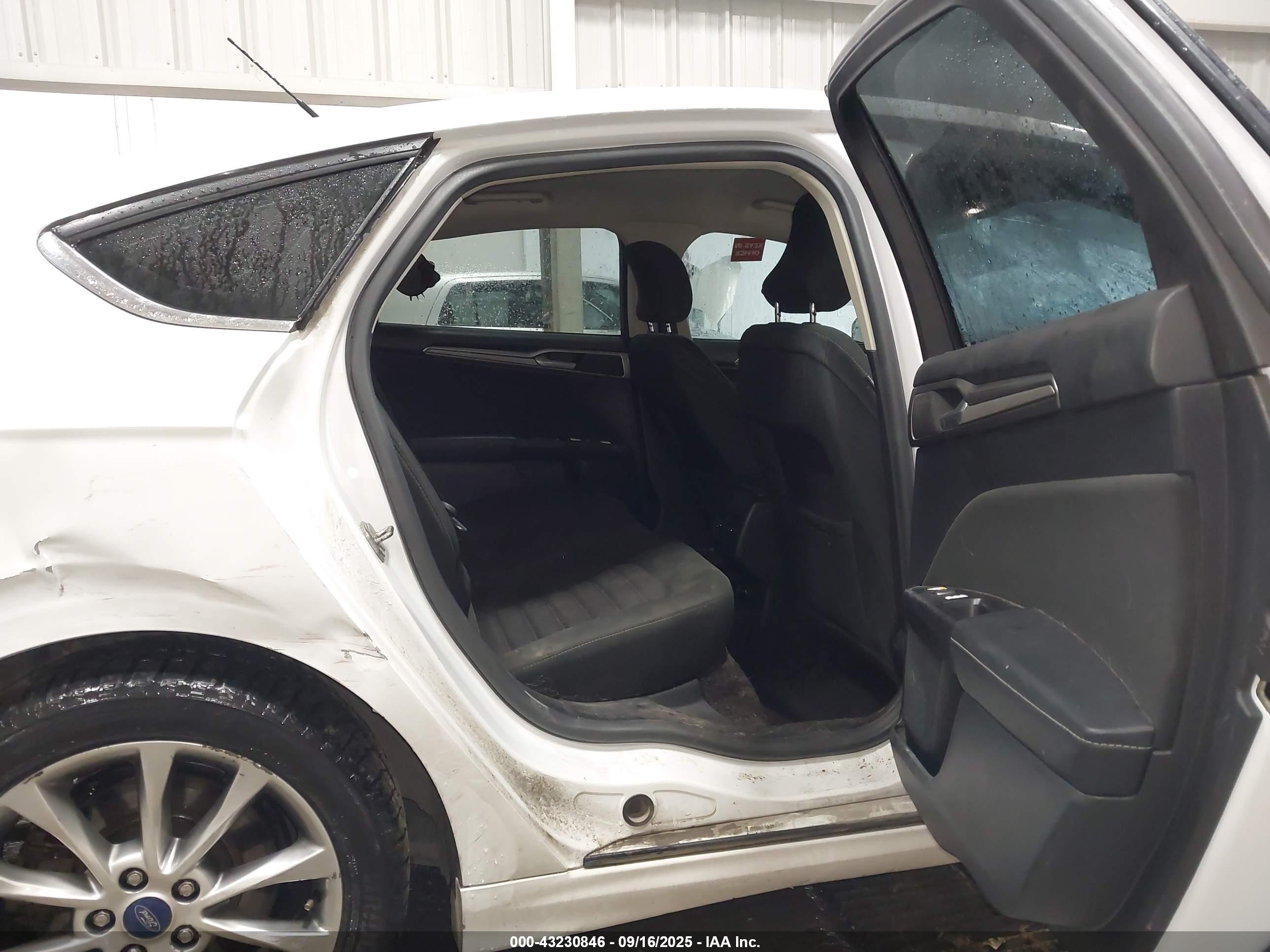 FORD FUSION image 8