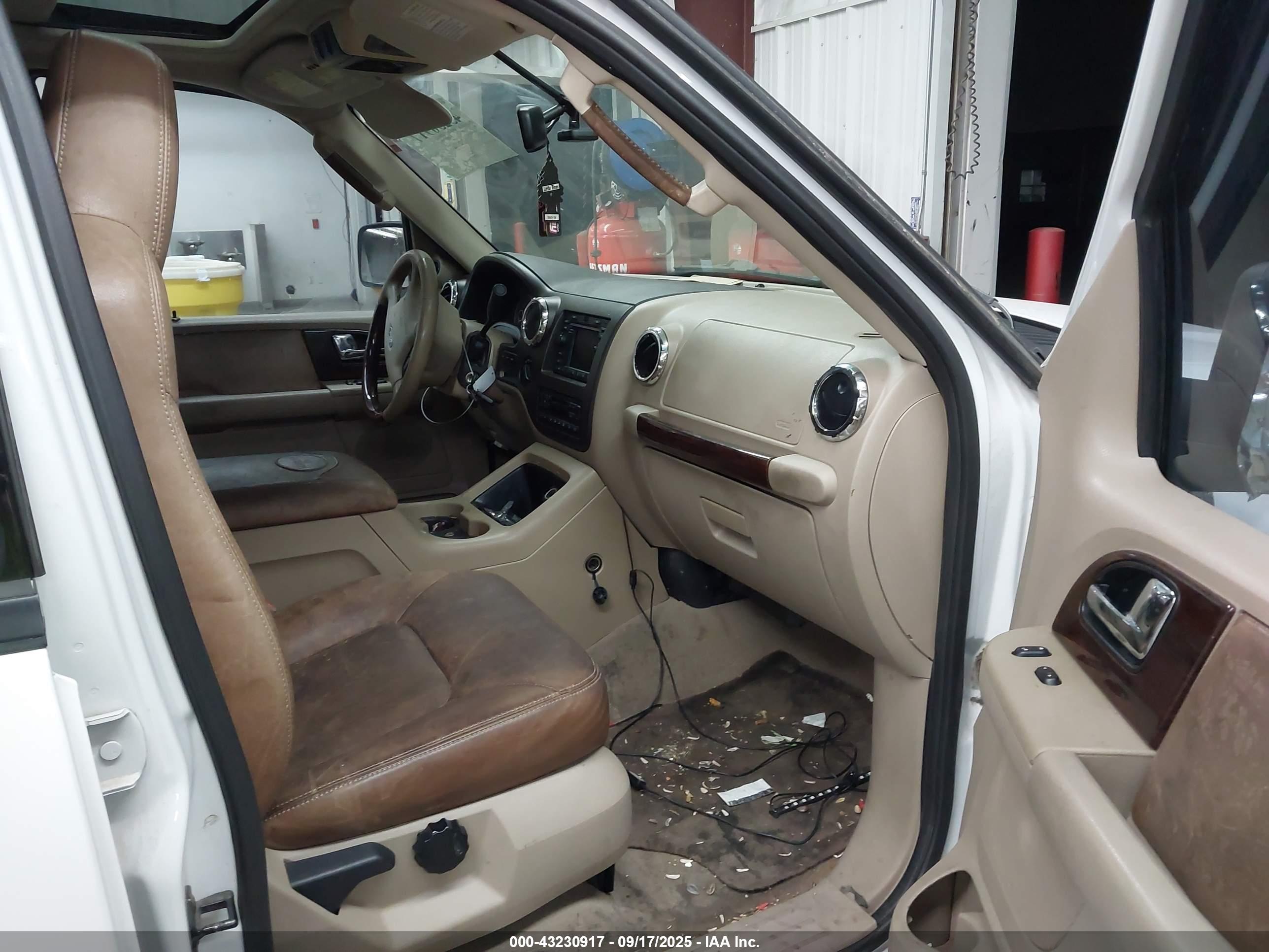 FORD EXPEDITION image 5