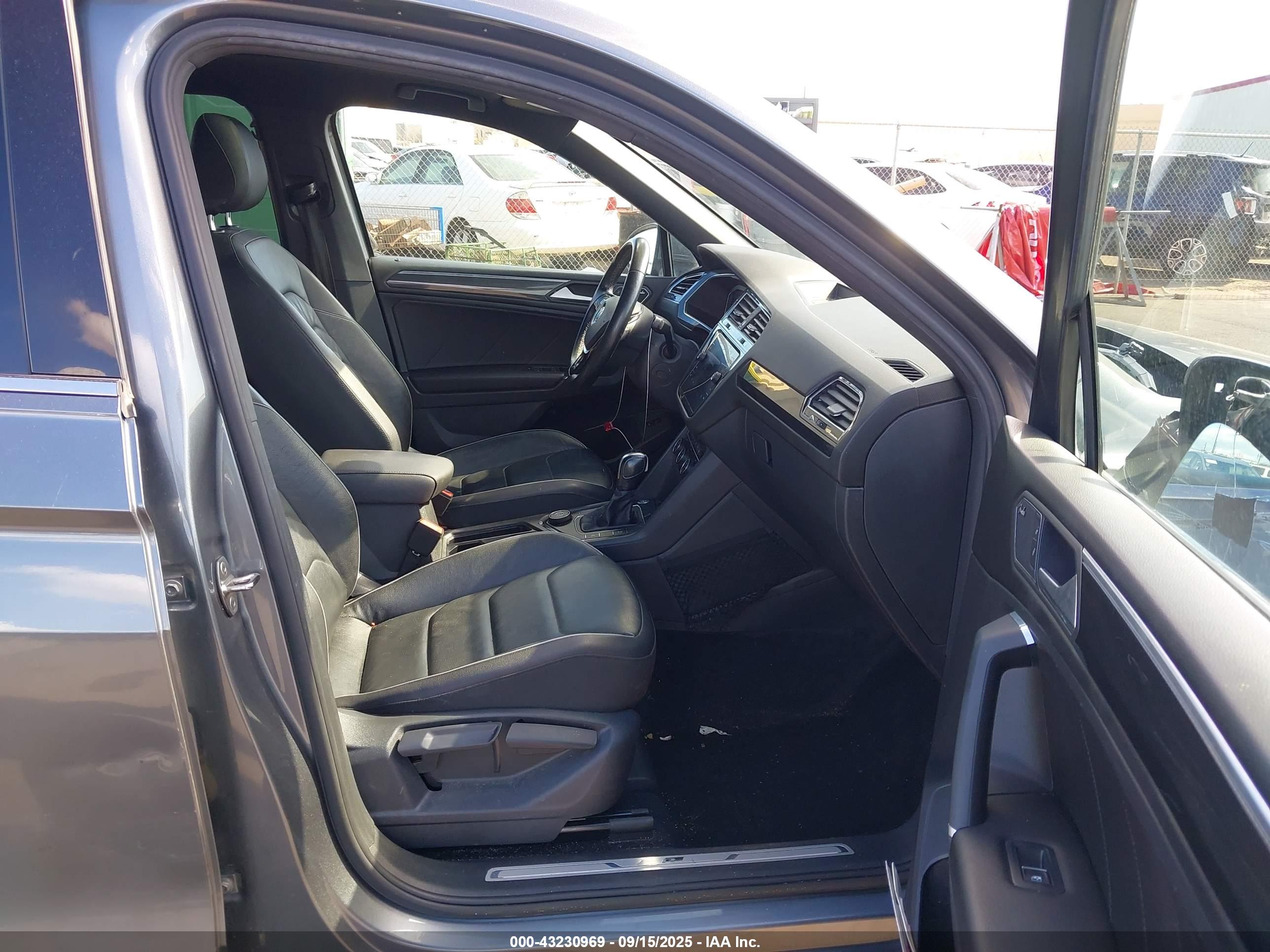 VOLKSWAGEN TIGUAN image 5