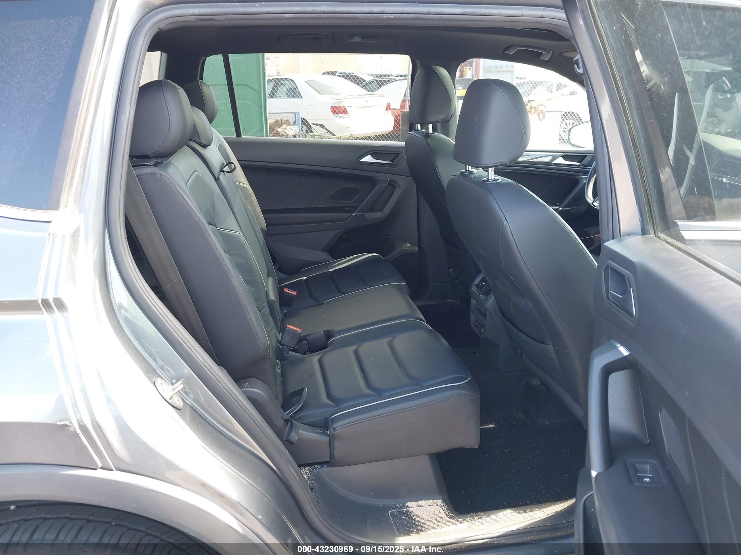 VOLKSWAGEN TIGUAN image 8