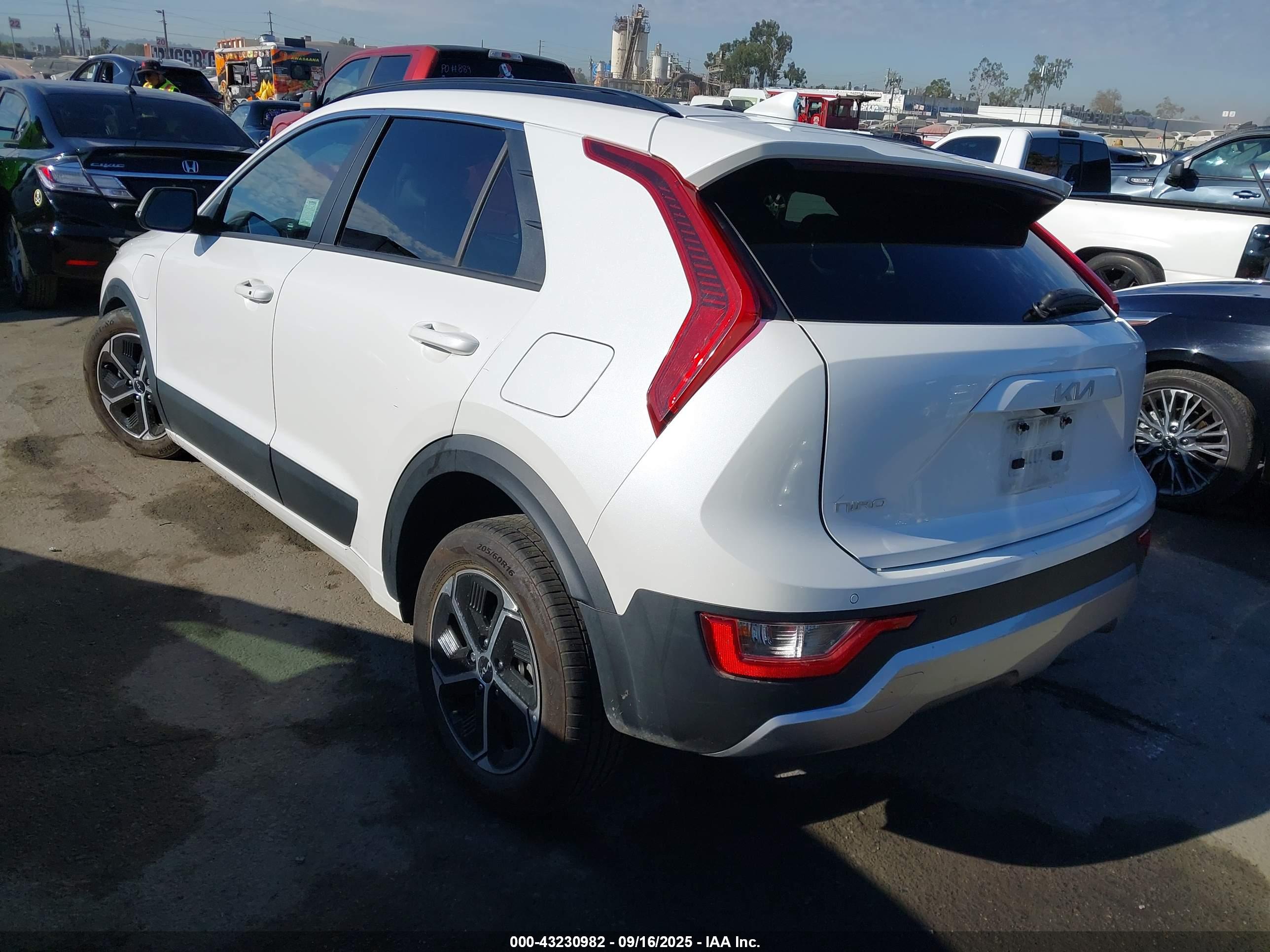 KIA NIRO image 3