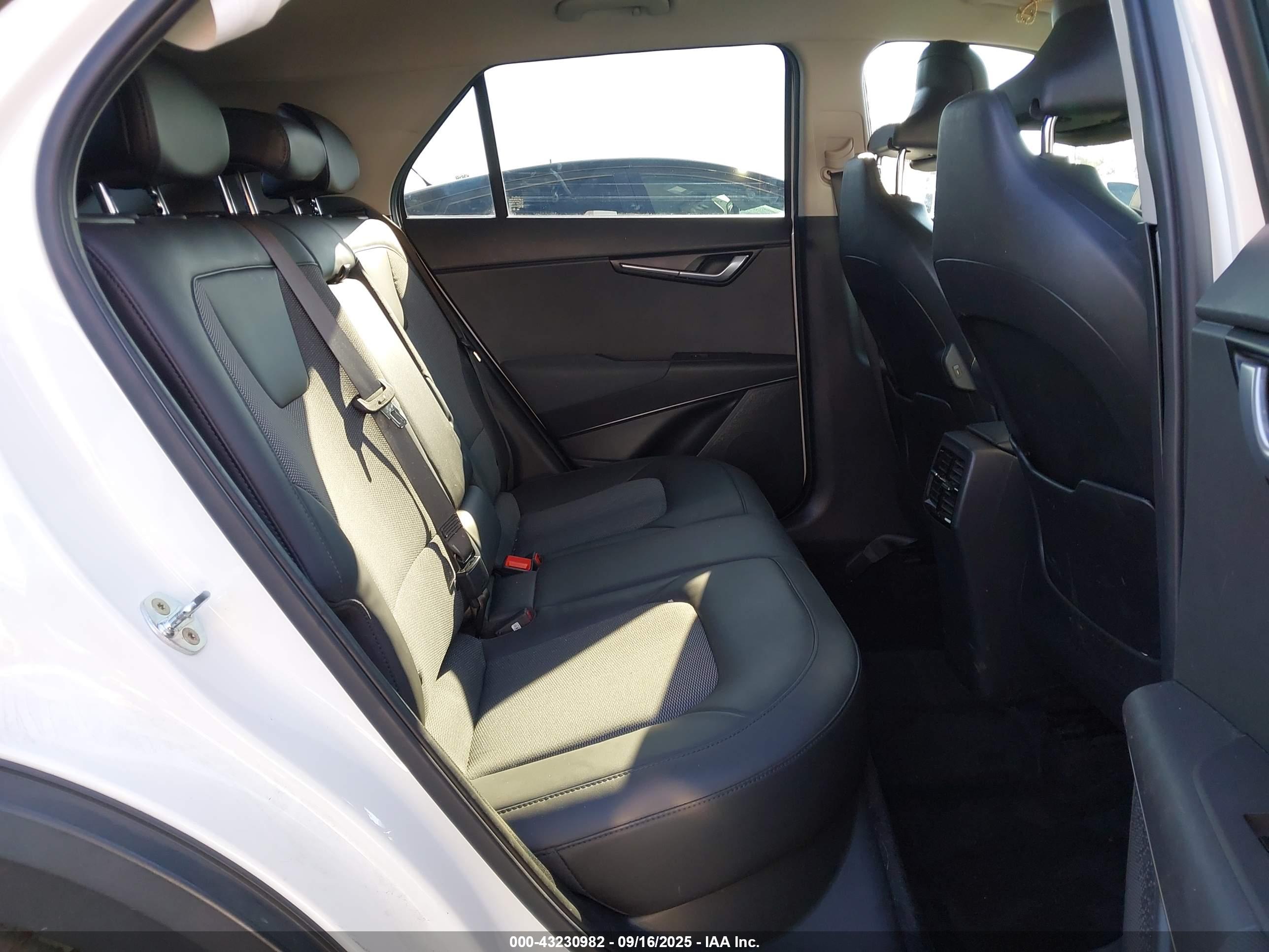 KIA NIRO image 8