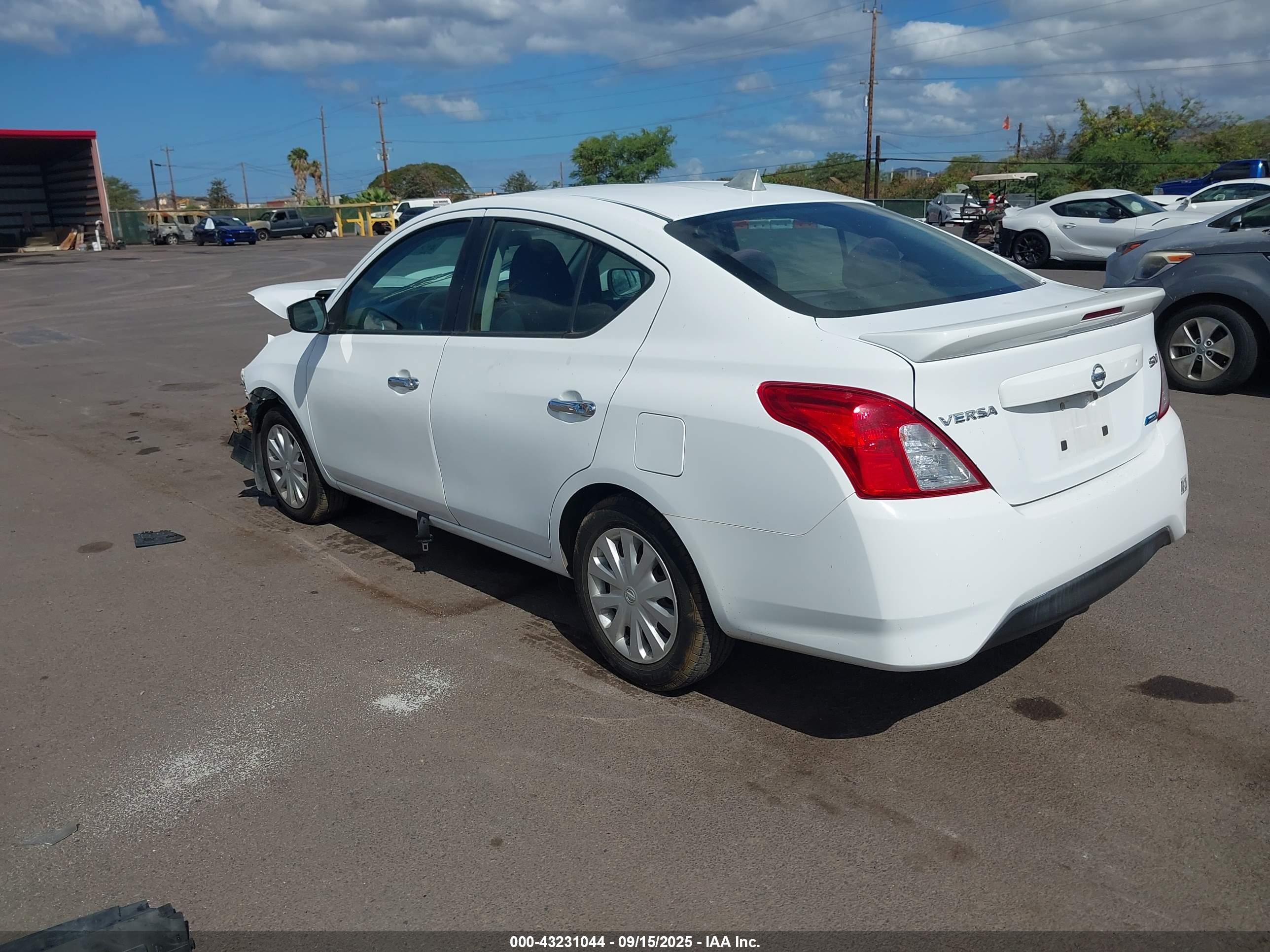 NISSAN VERSA image 3