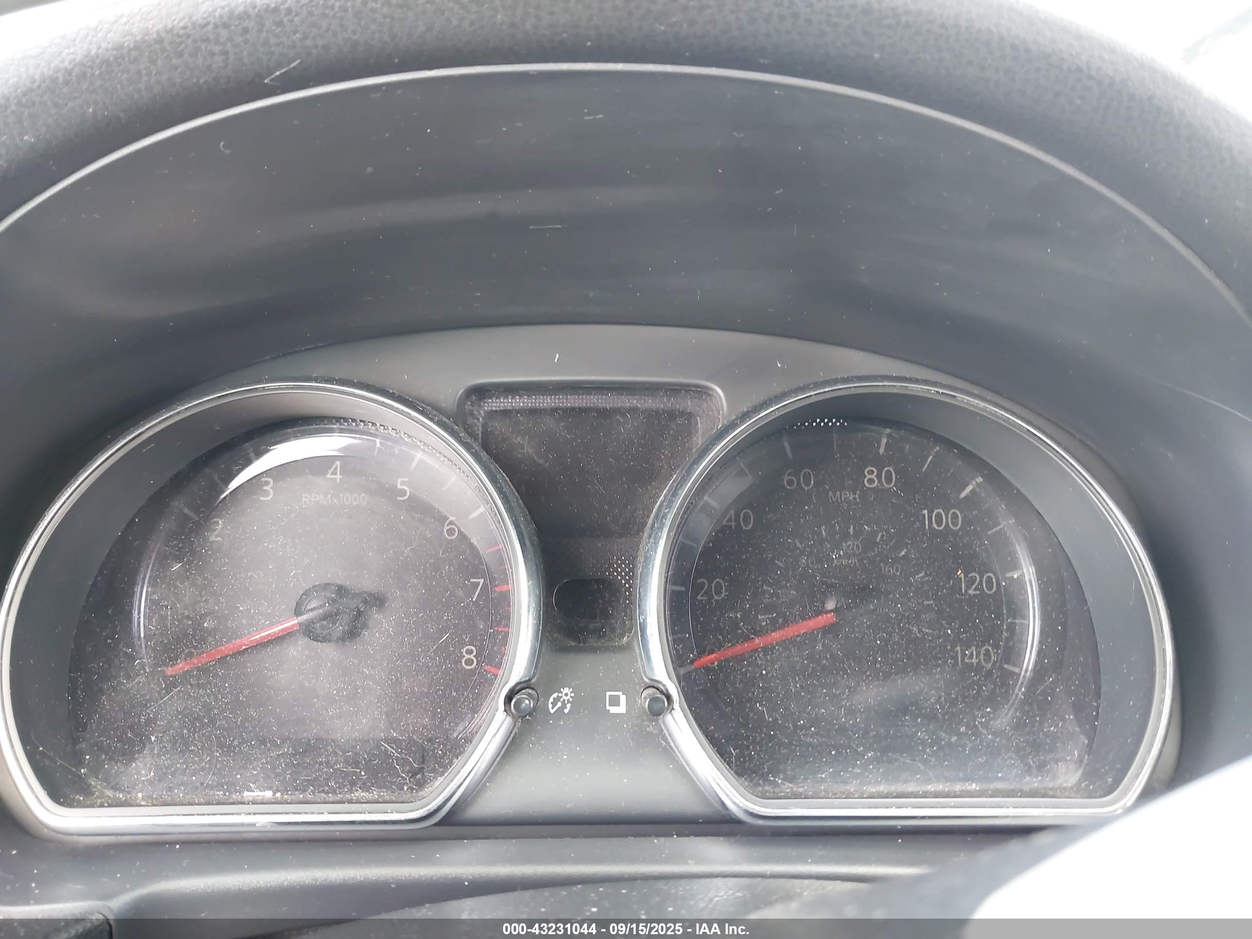 NISSAN VERSA image 7