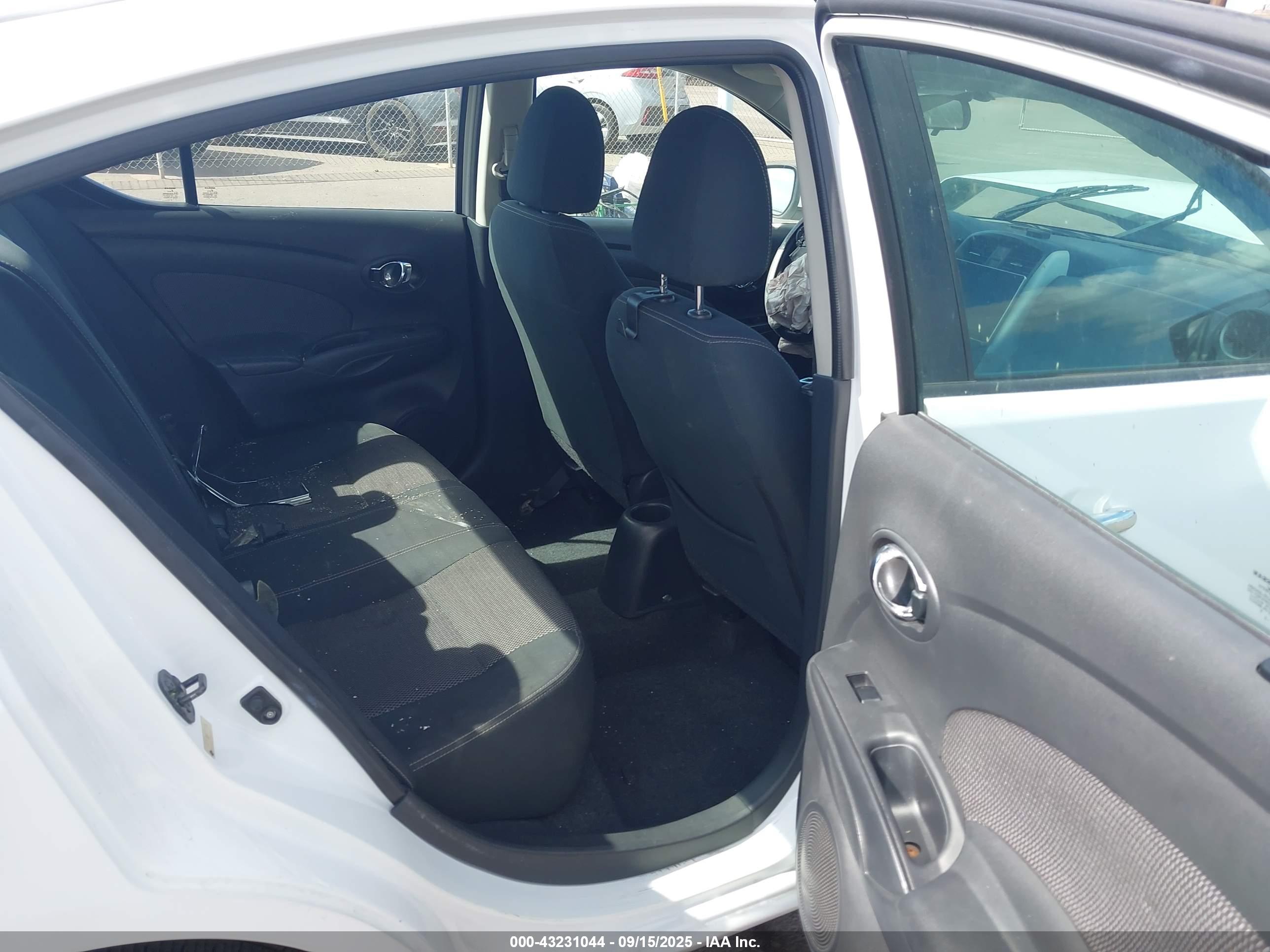 NISSAN VERSA image 8
