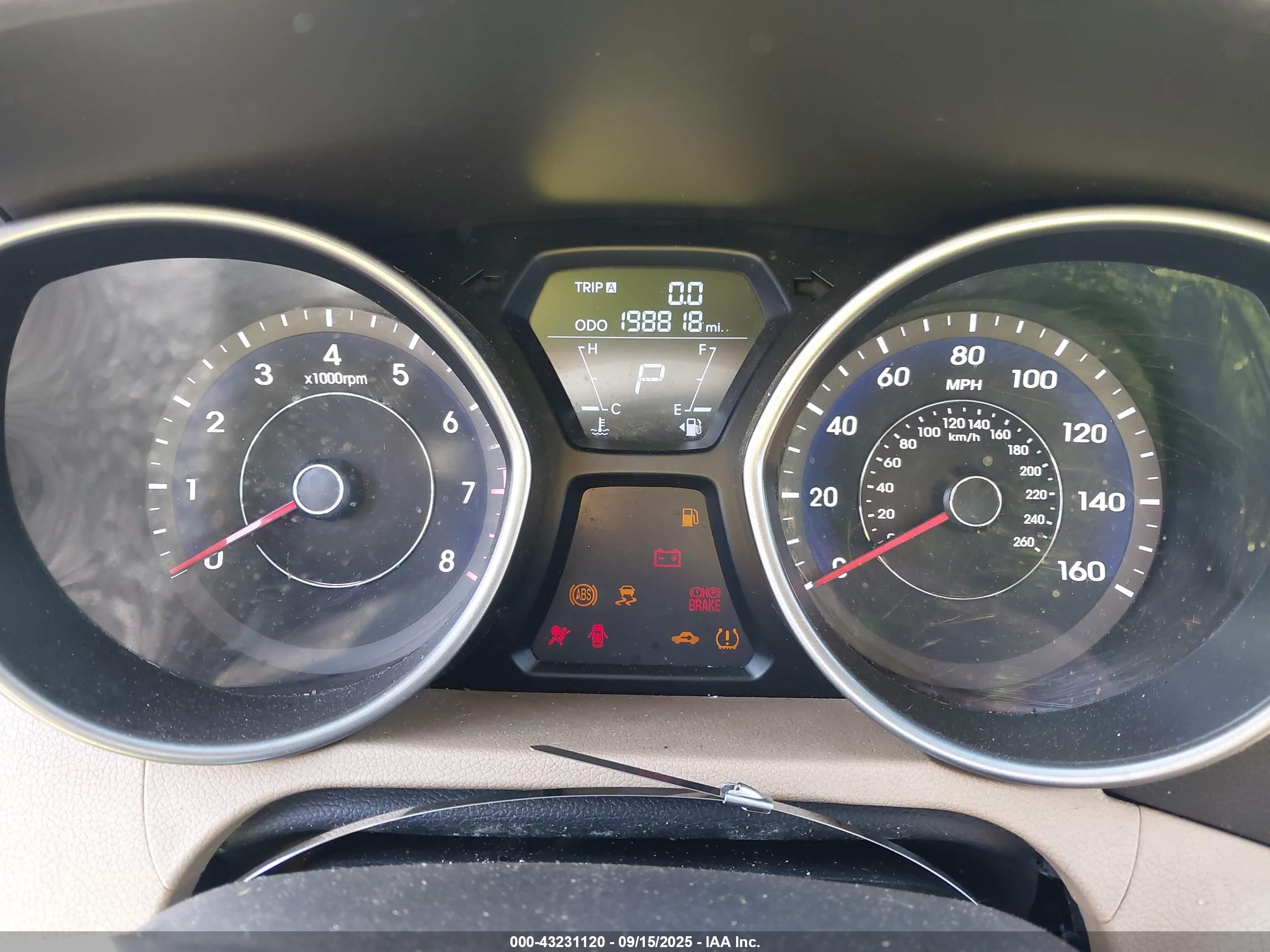 HYUNDAI ELANTRA image 7