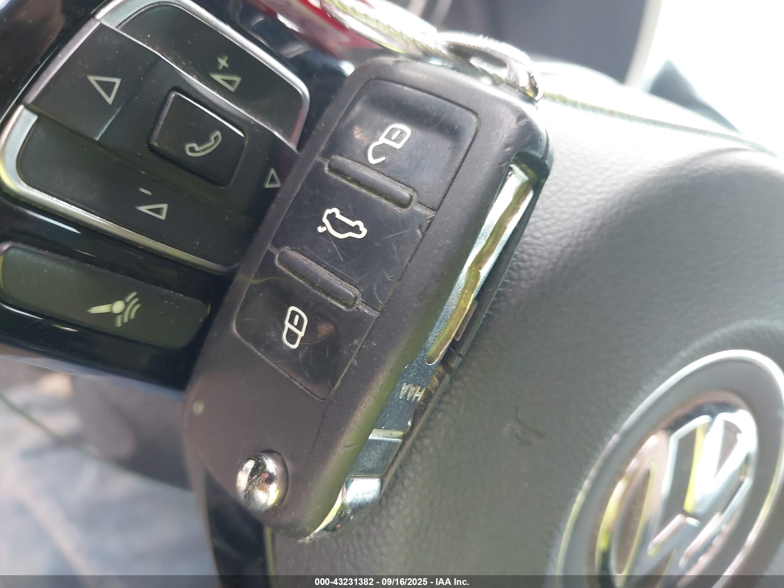 VOLKSWAGEN BEETLE image 11