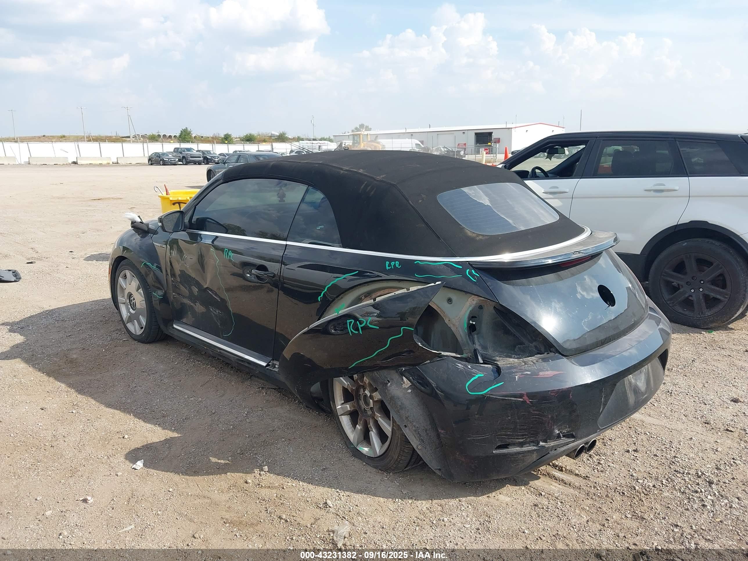 VOLKSWAGEN BEETLE image 3