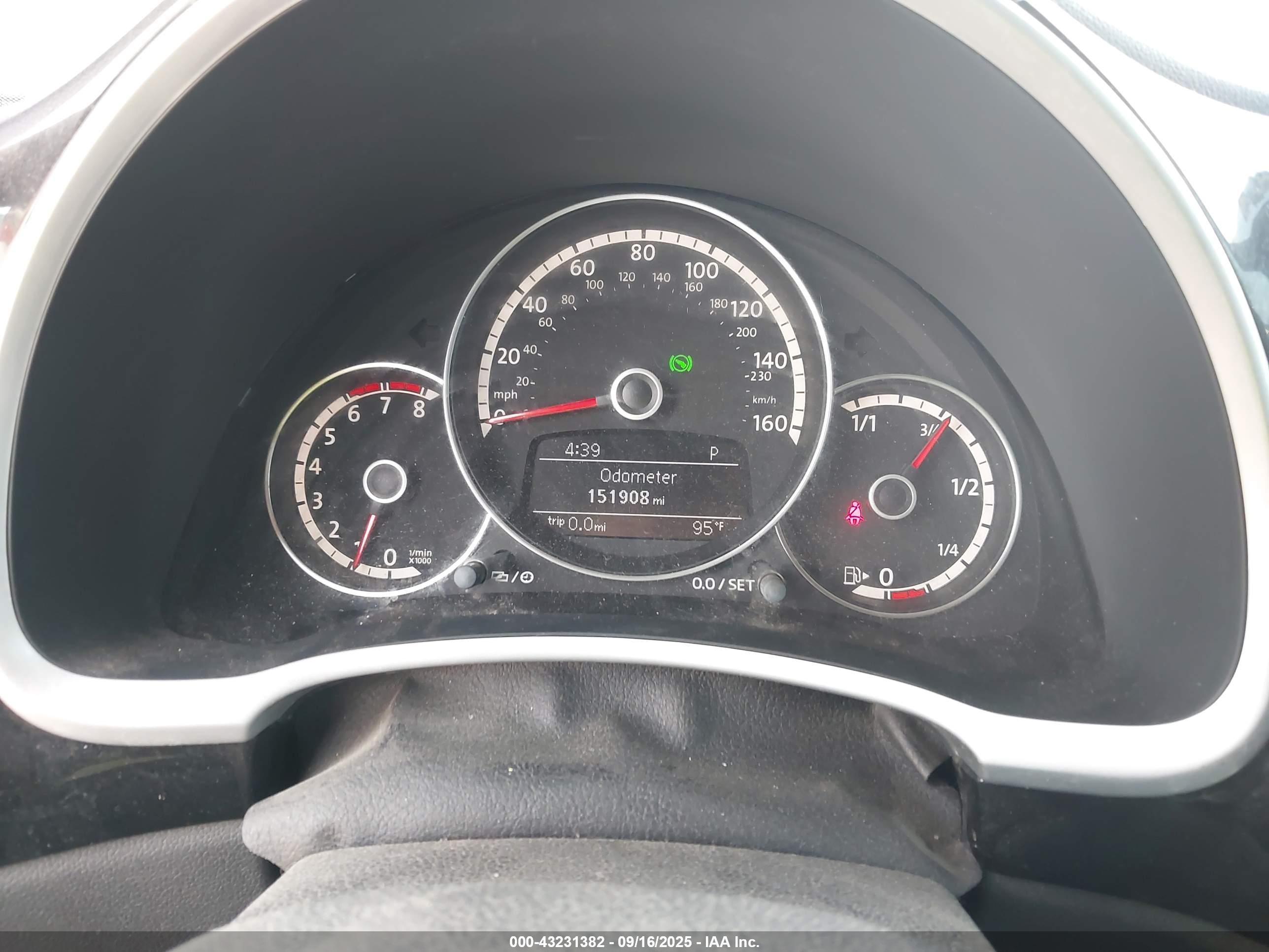 VOLKSWAGEN BEETLE image 7