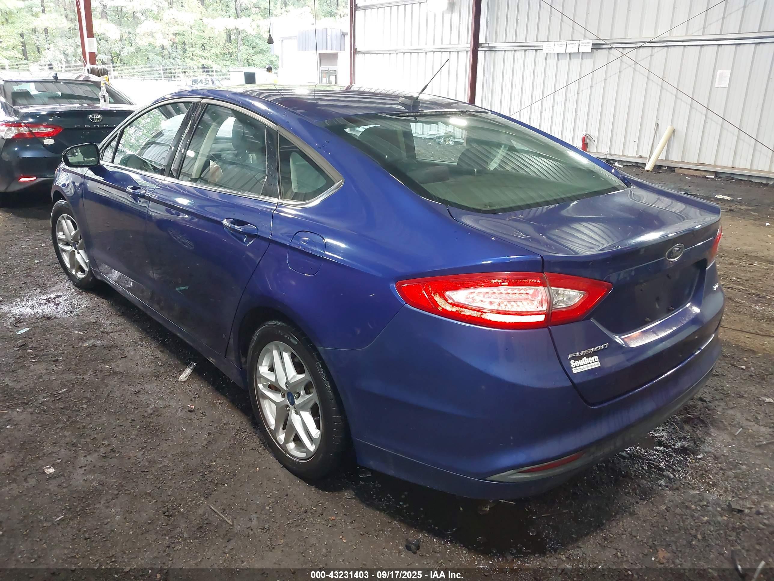 FORD FUSION image 3