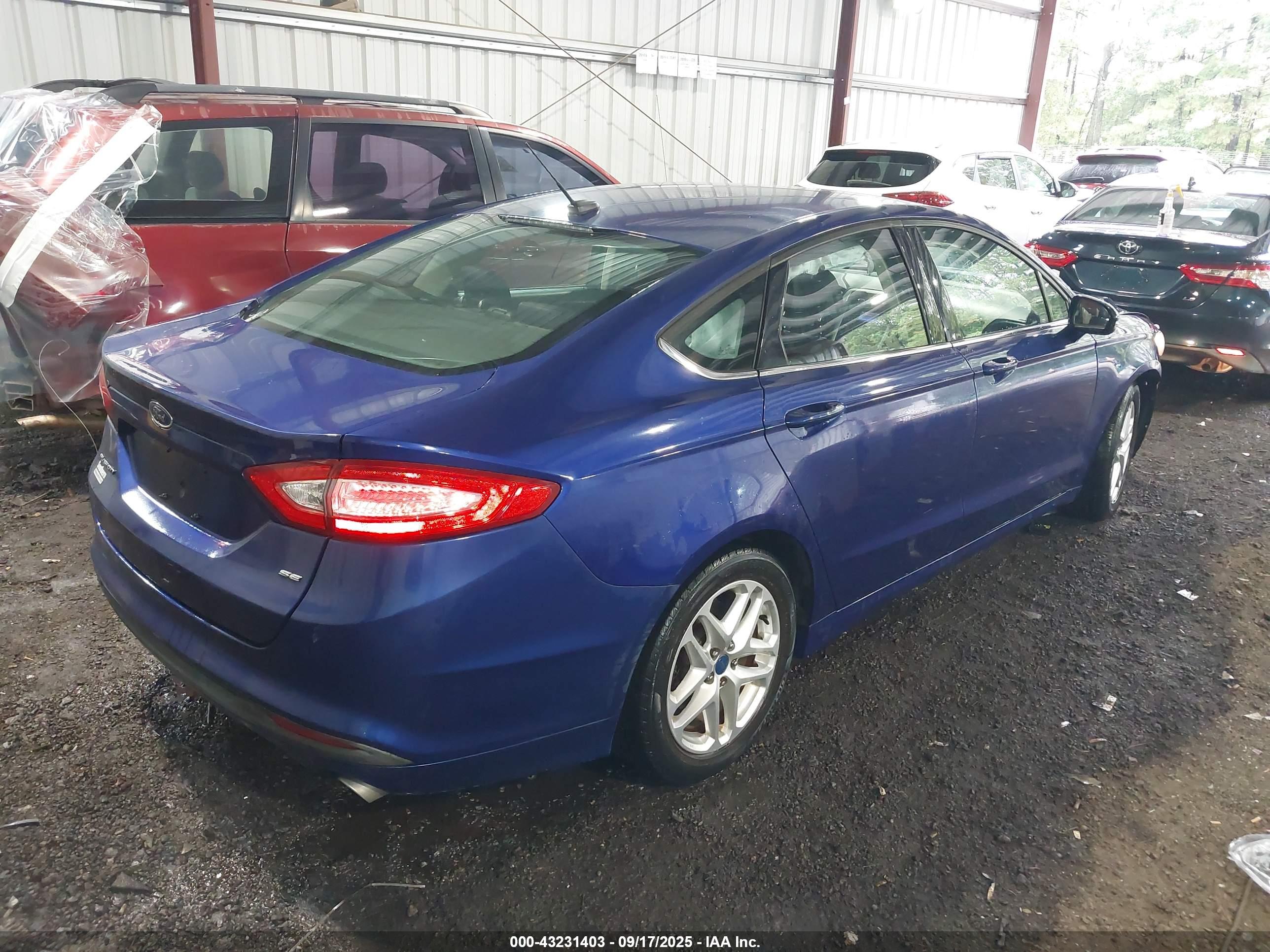 FORD FUSION image 4