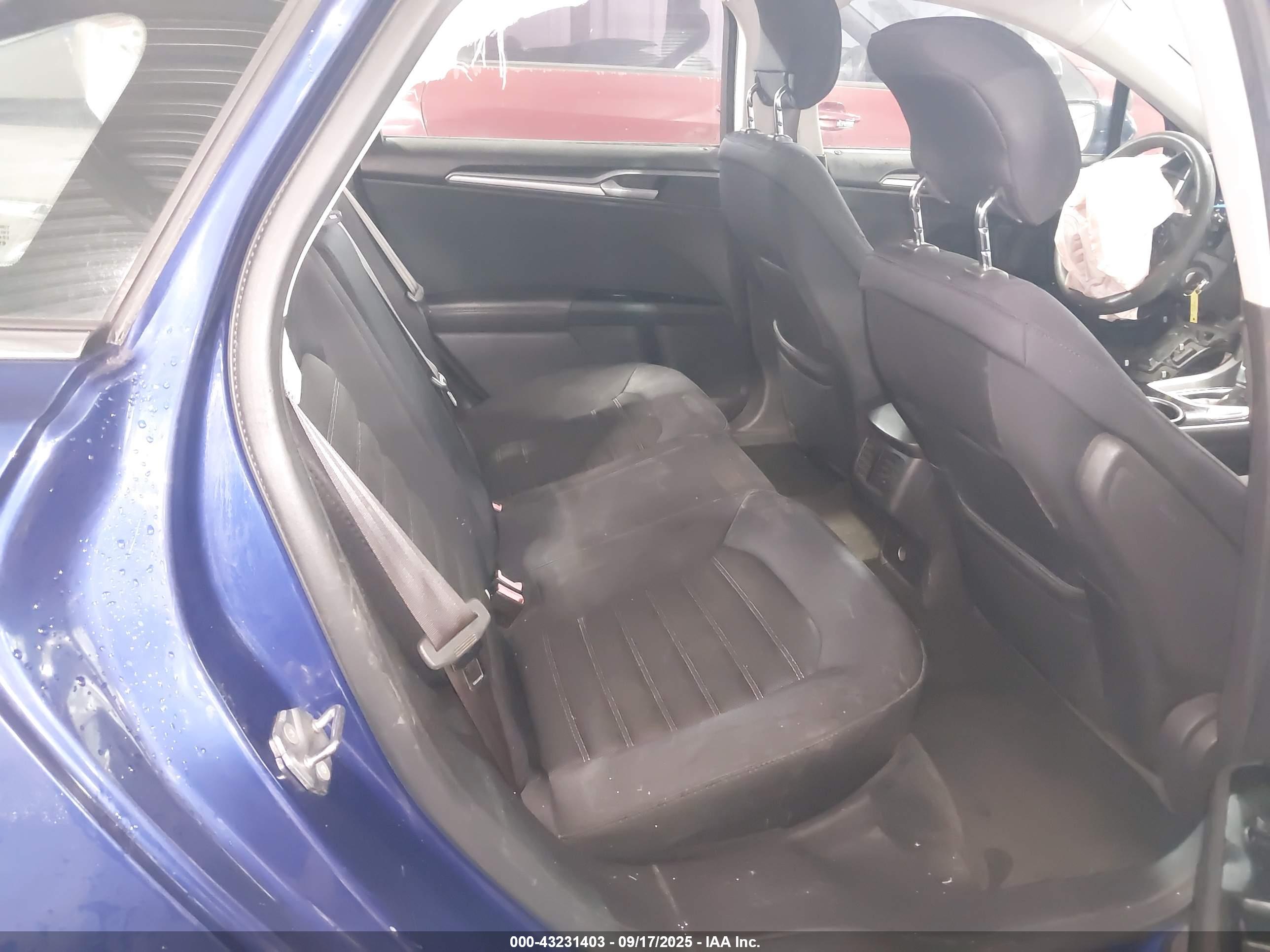 FORD FUSION image 8