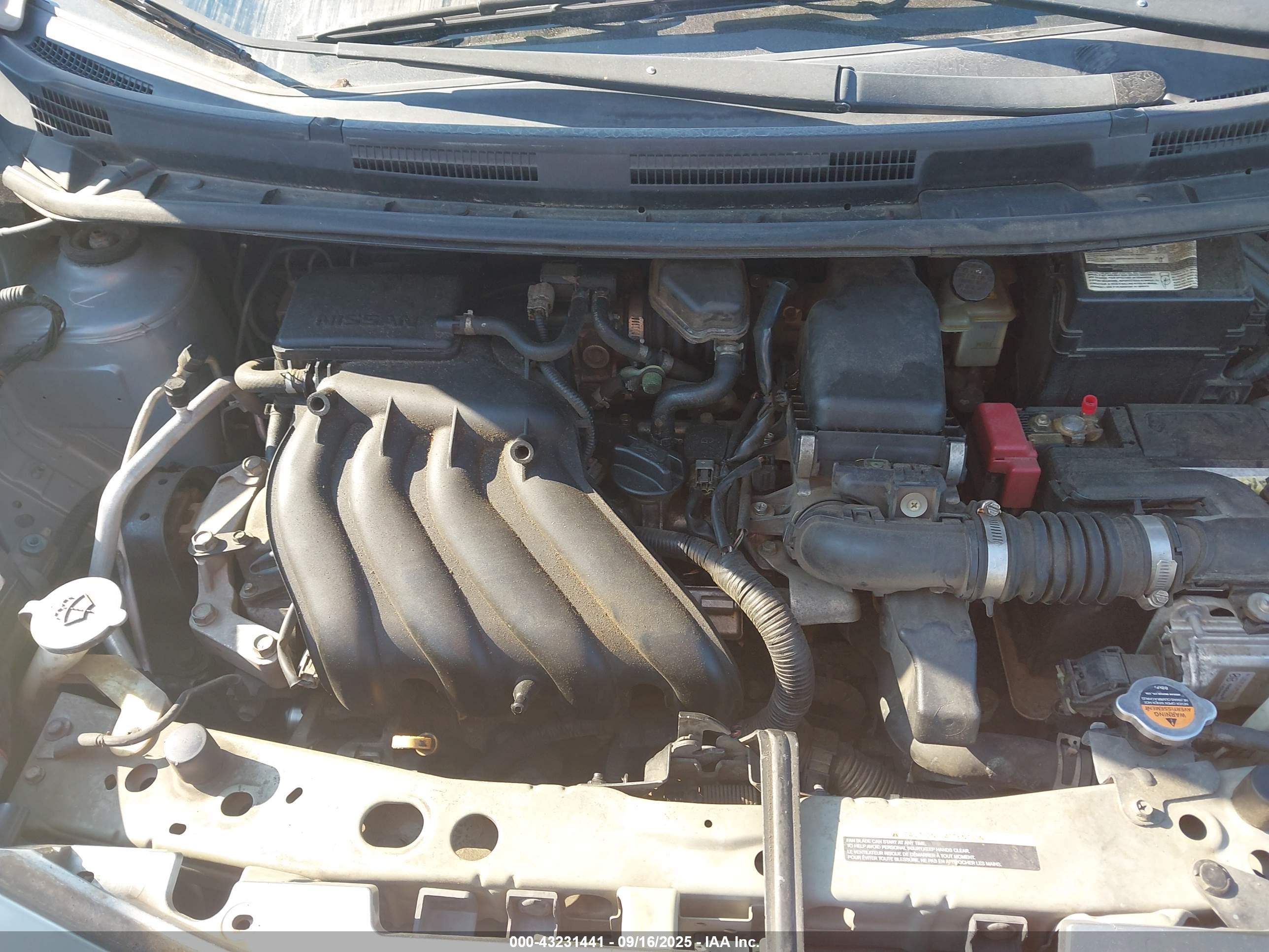 NISSAN VERSA image 10