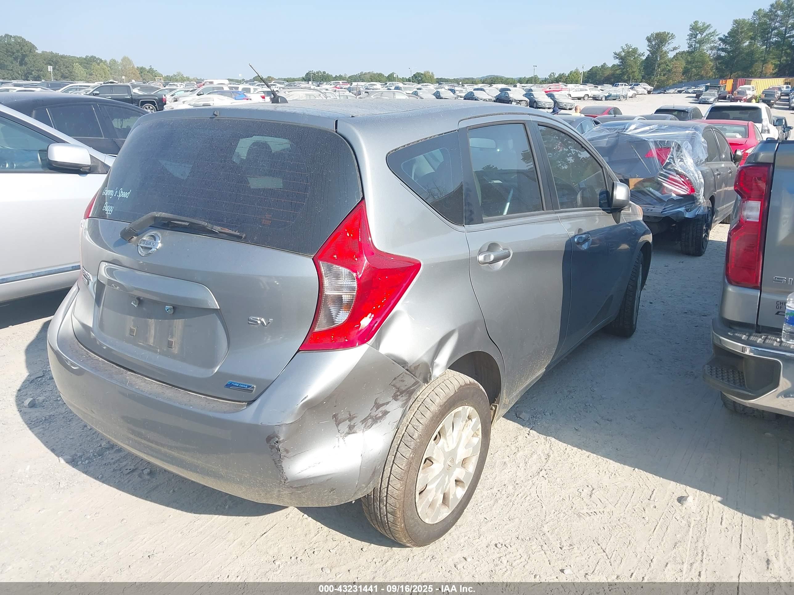 NISSAN VERSA image 4