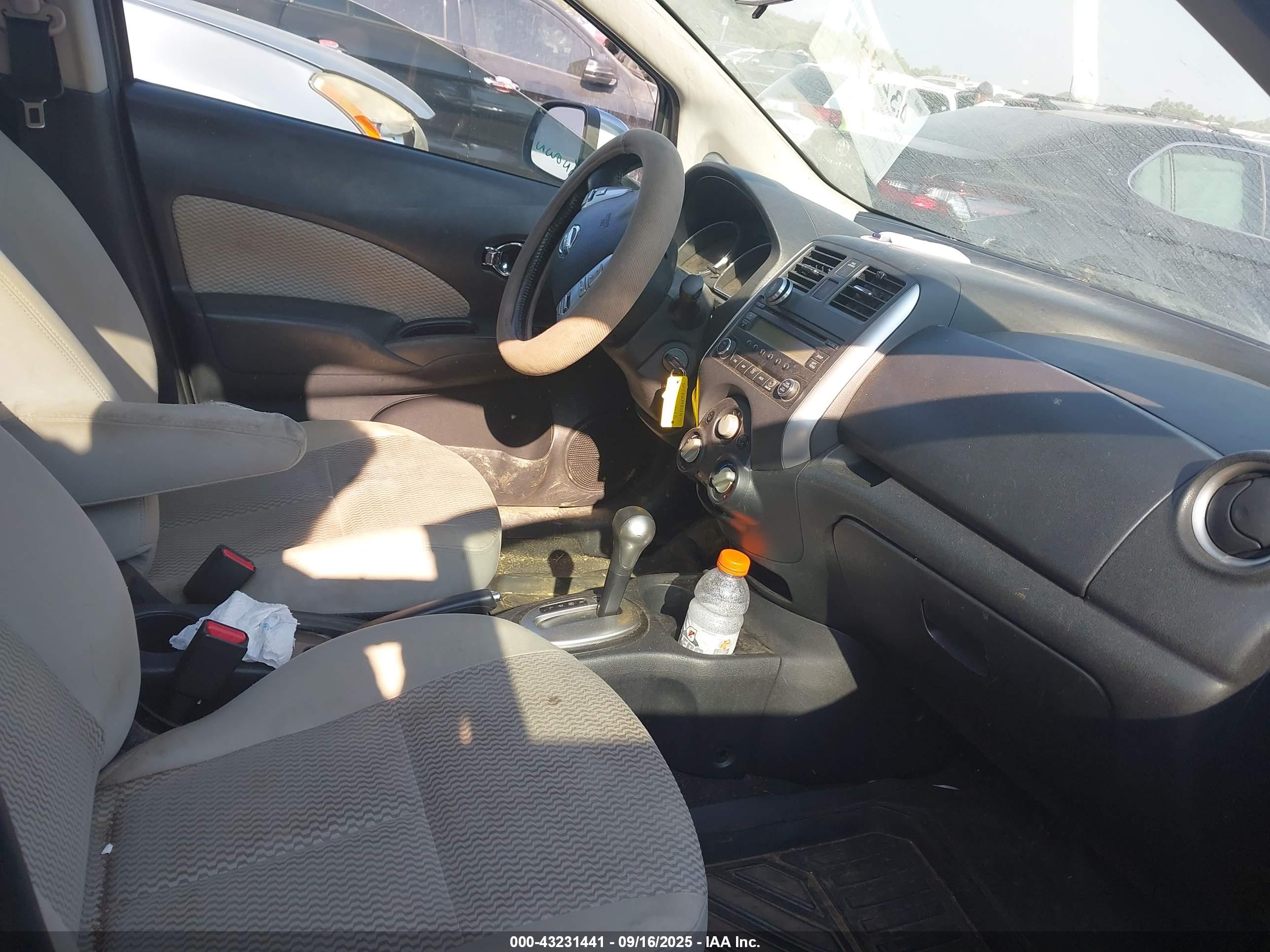 NISSAN VERSA image 5