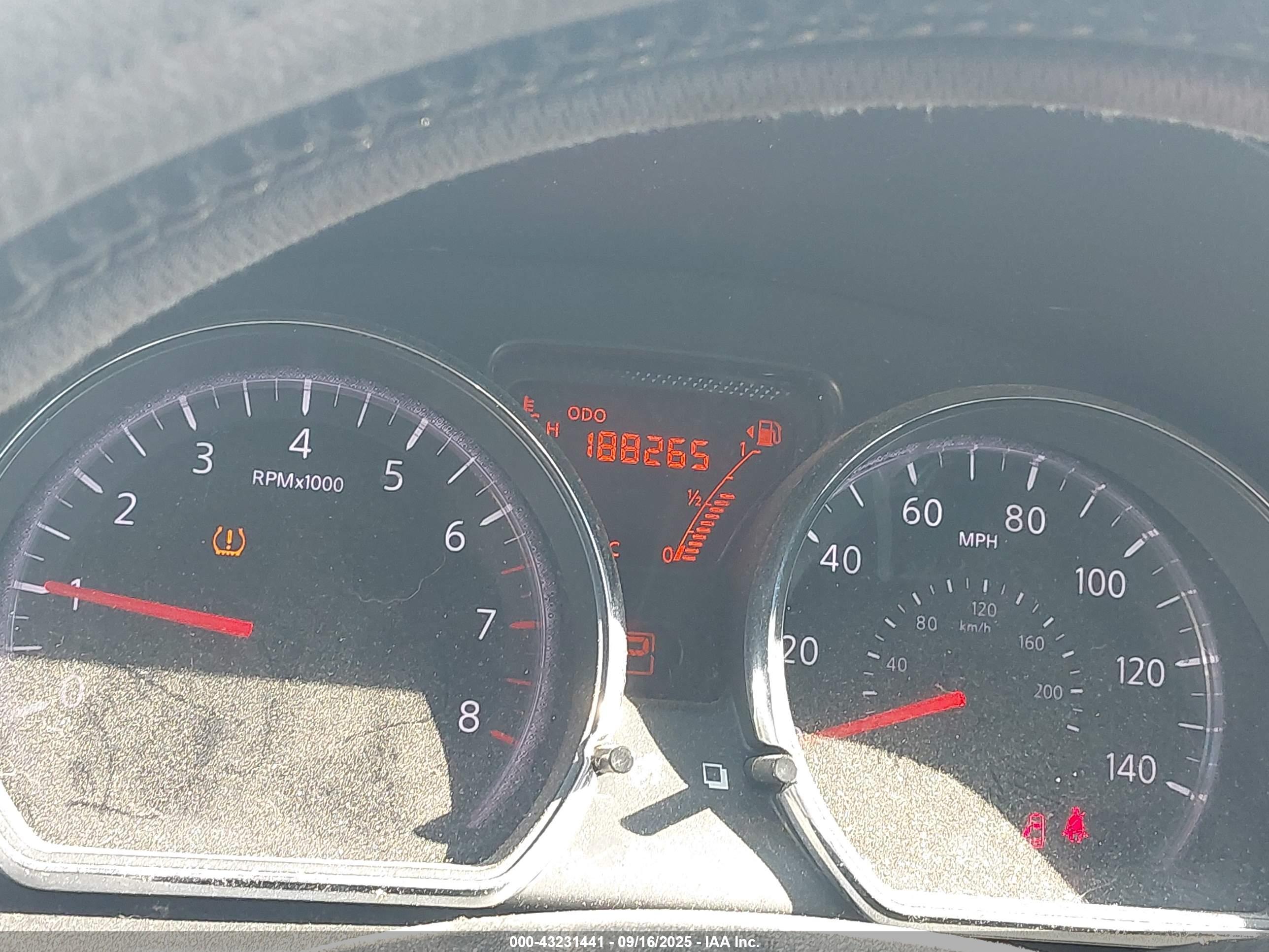 NISSAN VERSA image 7