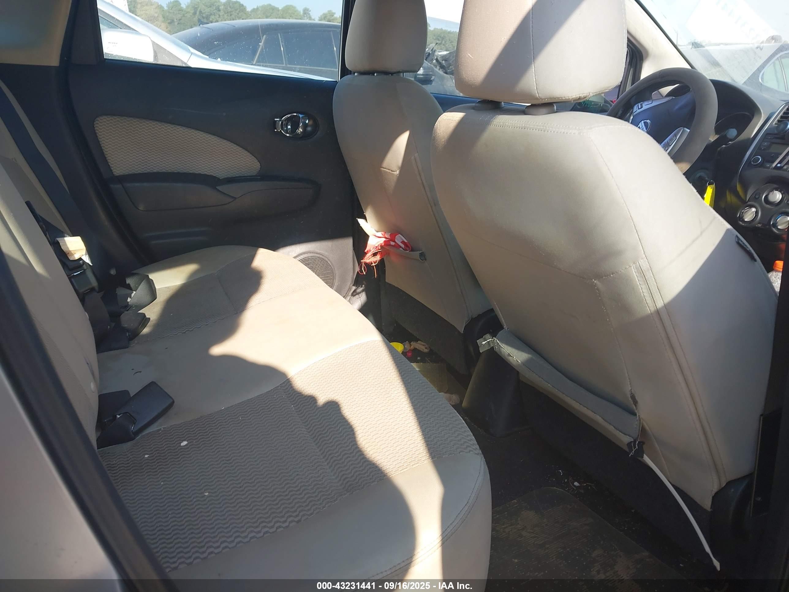 NISSAN VERSA image 8