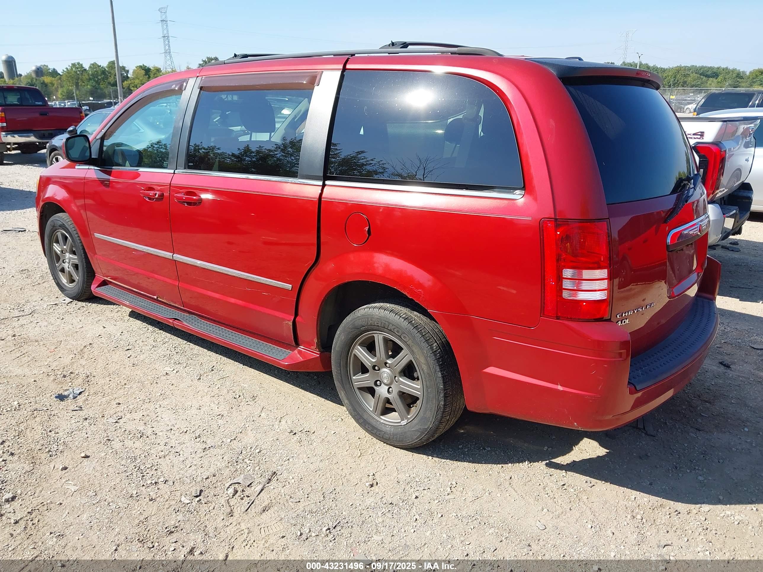 CHRYSLER TOWN image 3