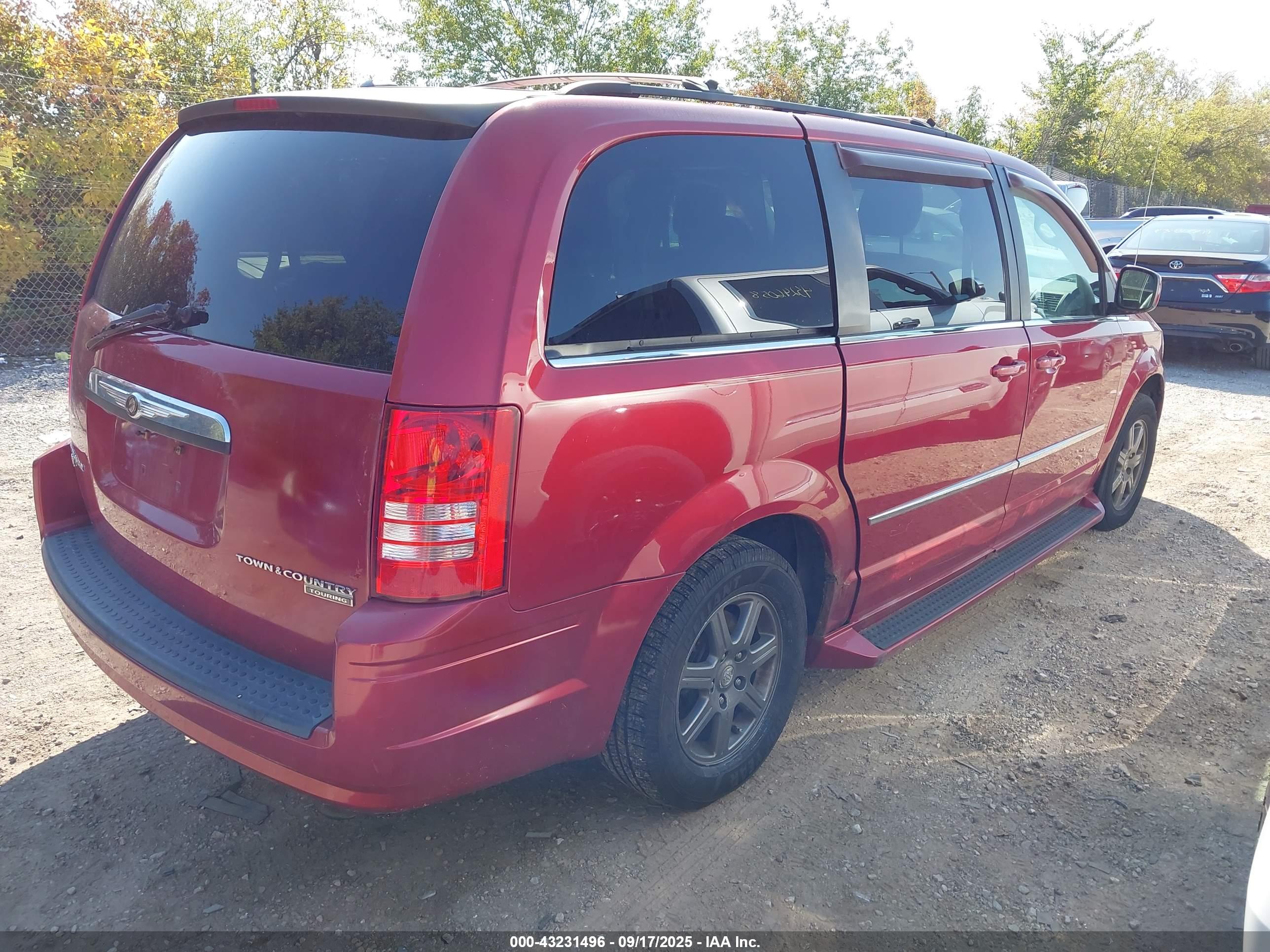 CHRYSLER TOWN image 4