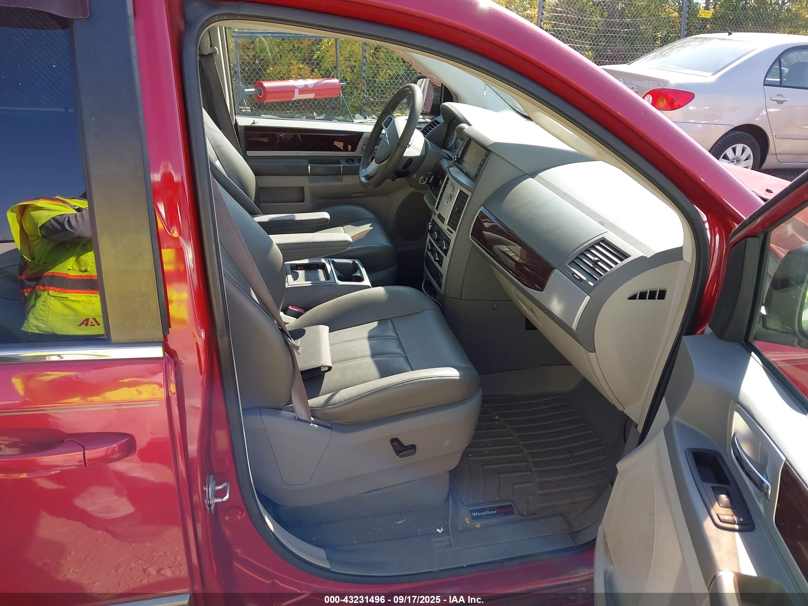 CHRYSLER TOWN image 5
