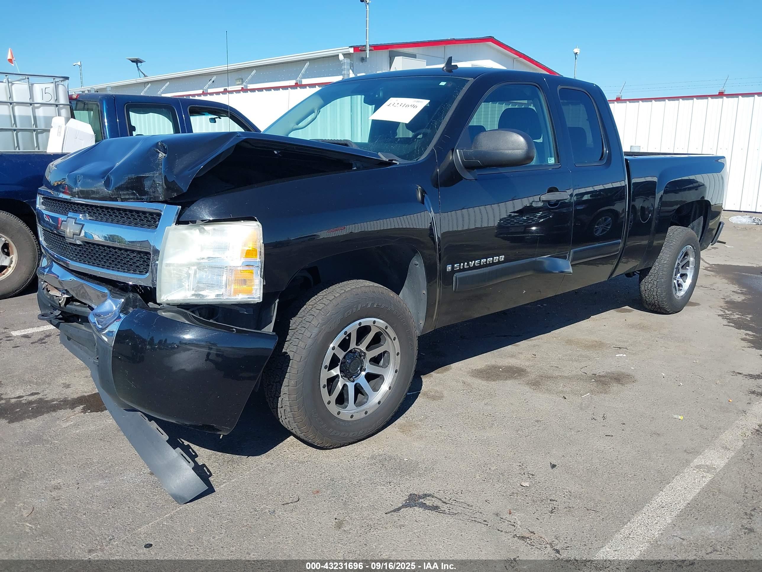 CHEVROLET SILVERADO image 2