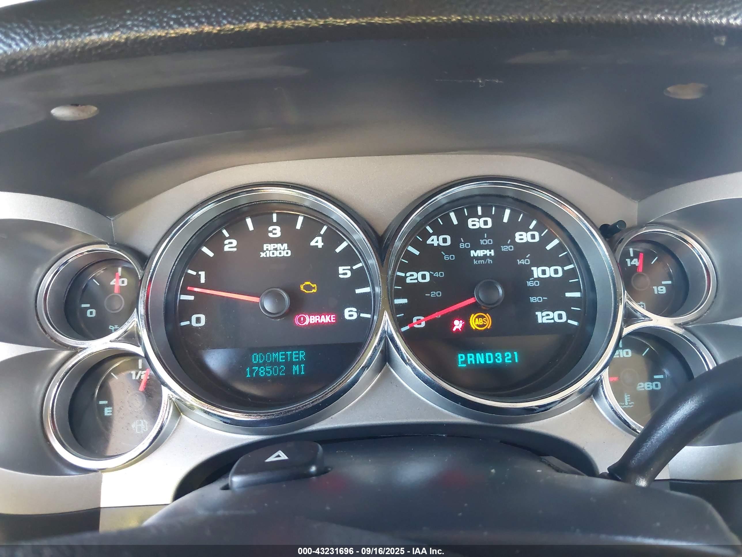 CHEVROLET SILVERADO image 7