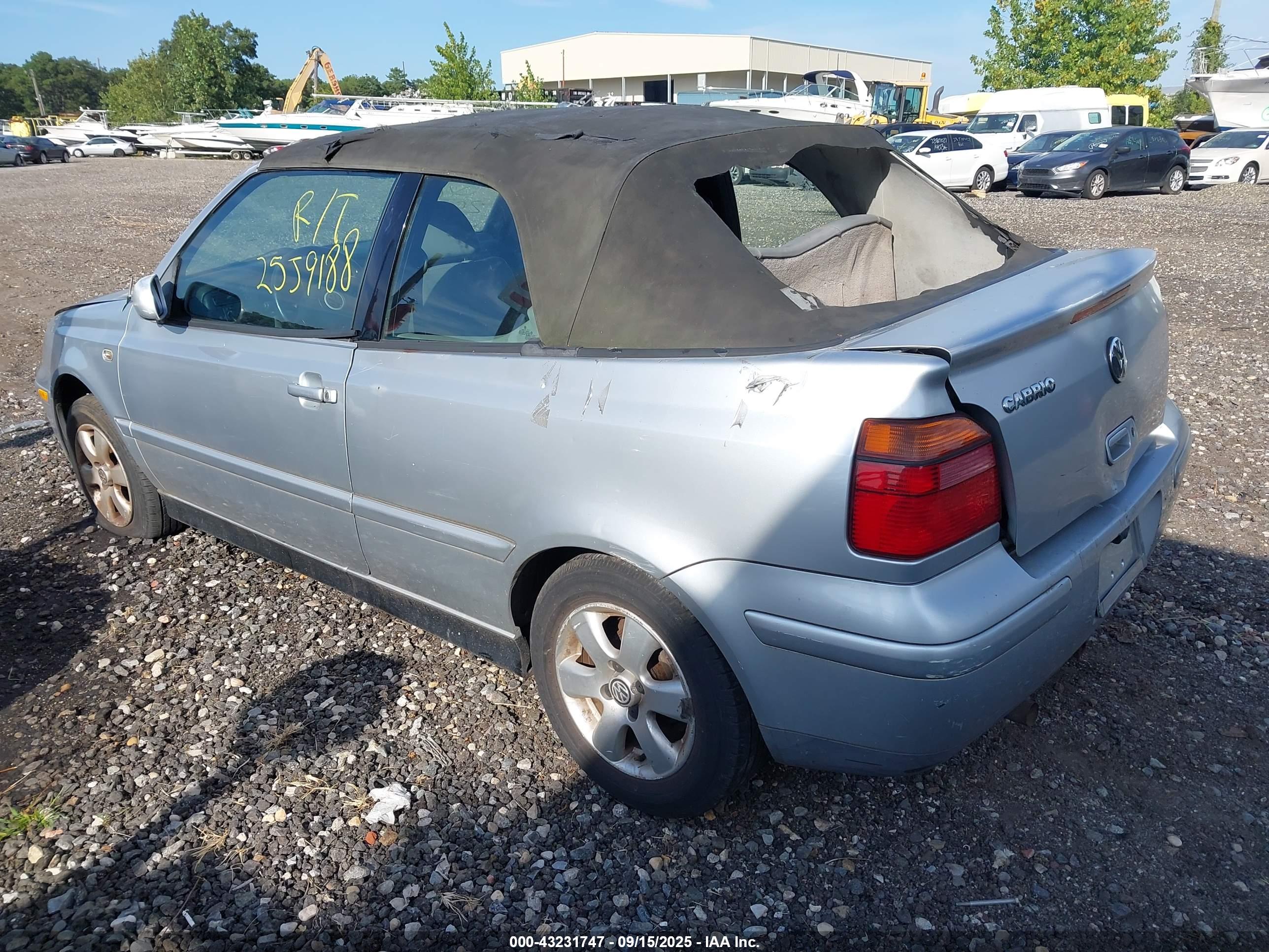 VOLKSWAGEN CABRIO image 3
