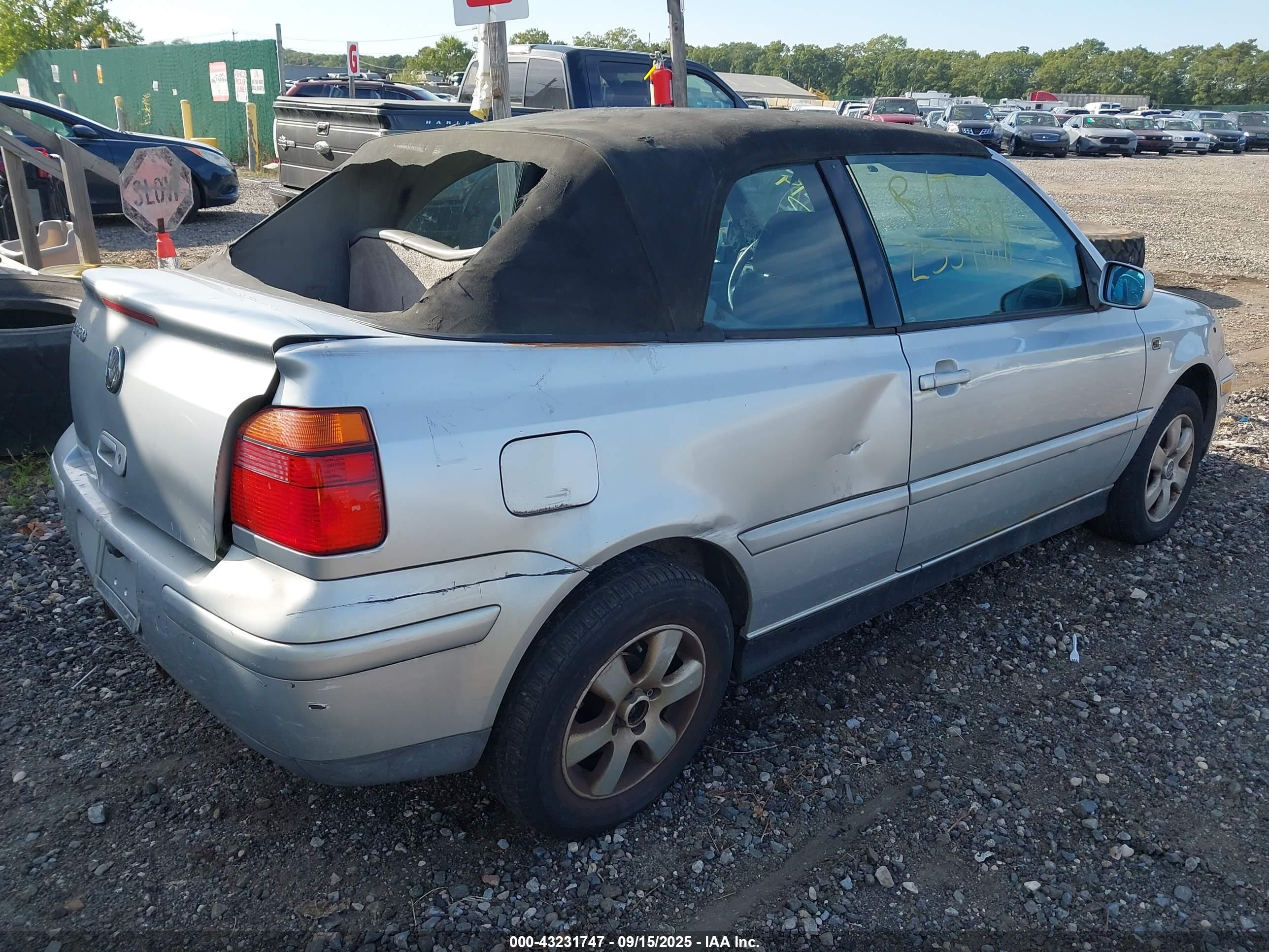 VOLKSWAGEN CABRIO image 4