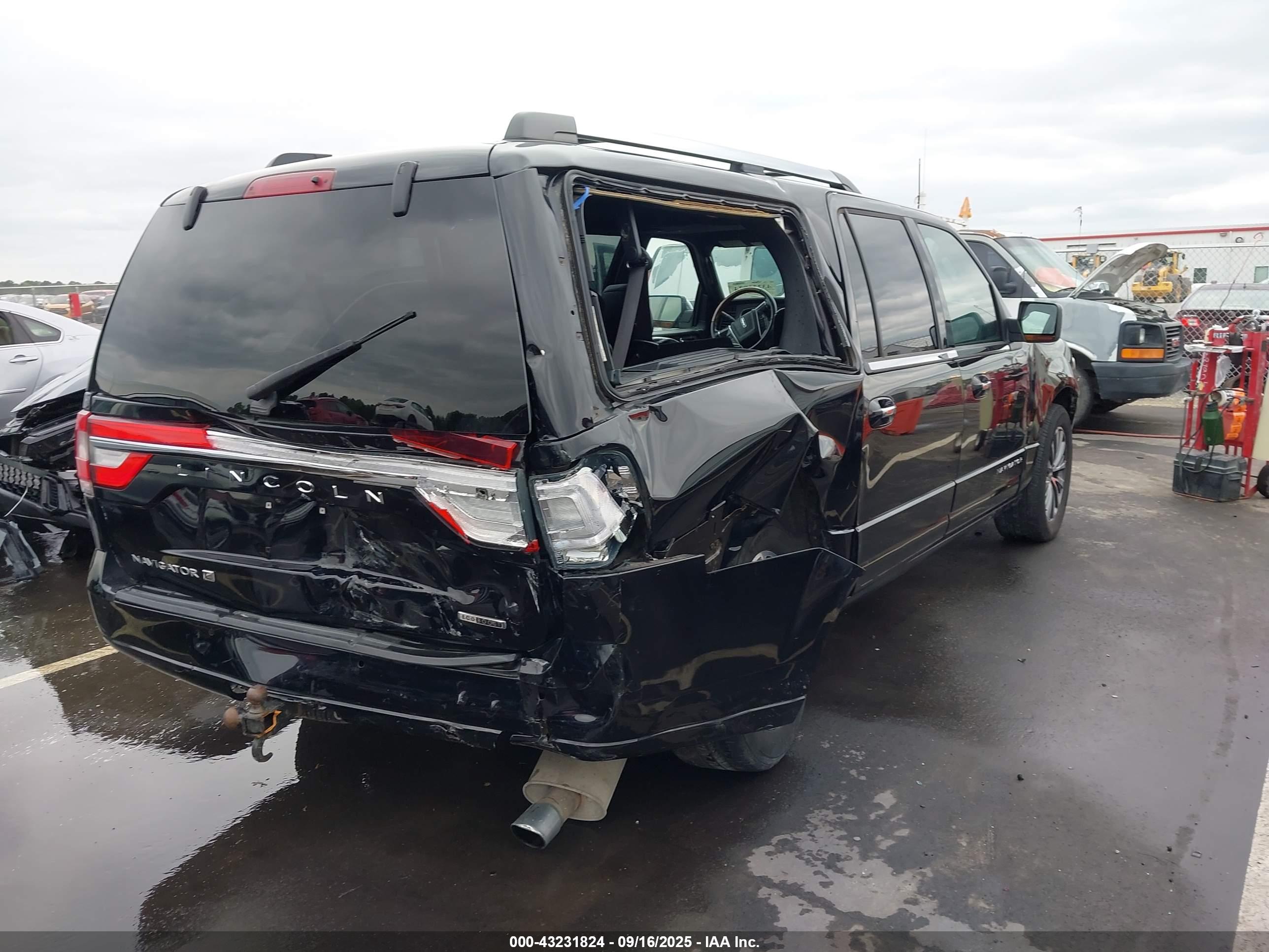 LINCOLN NAVIGATOR image 4