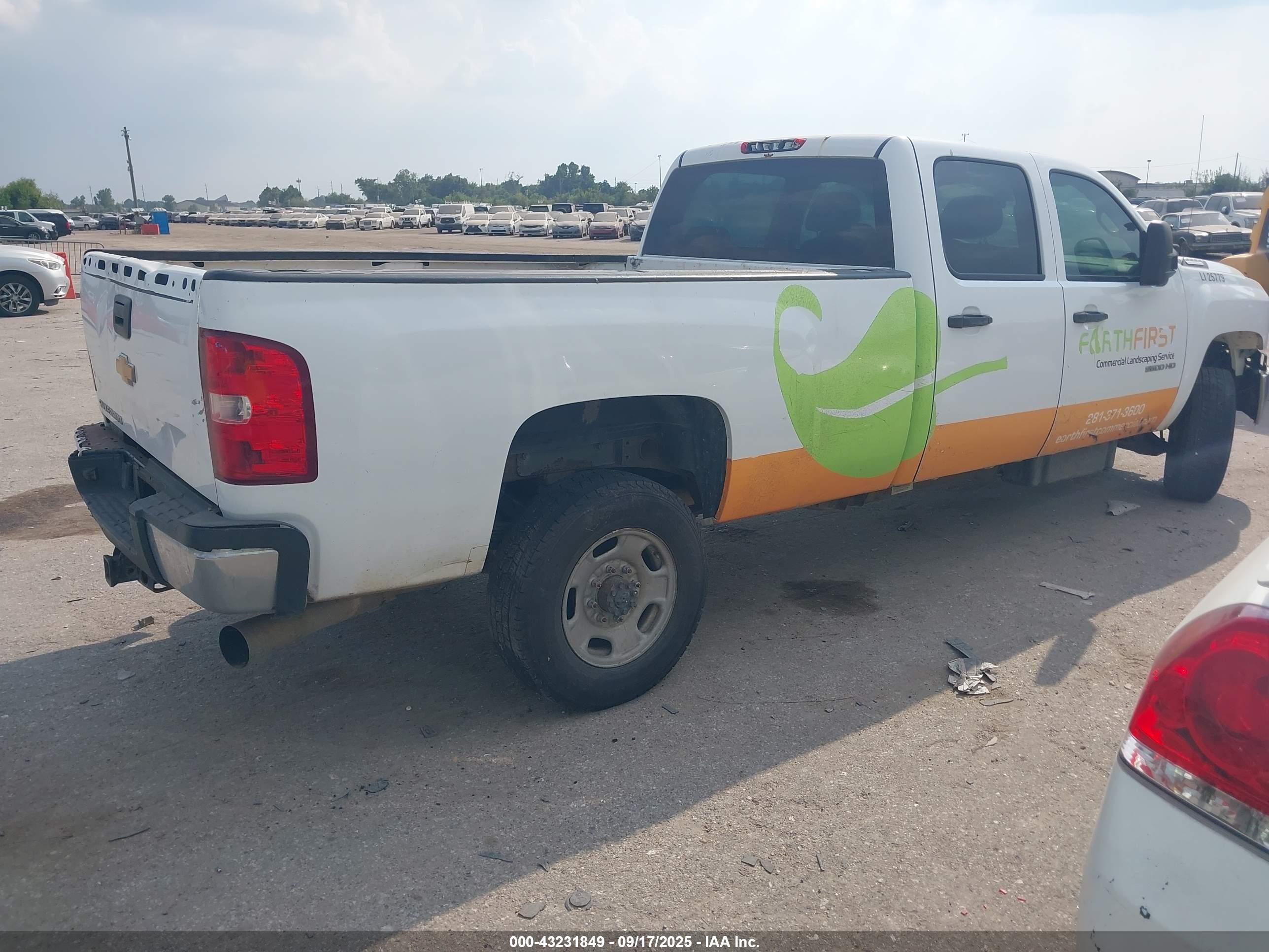 CHEVROLET SILVERADO image 4