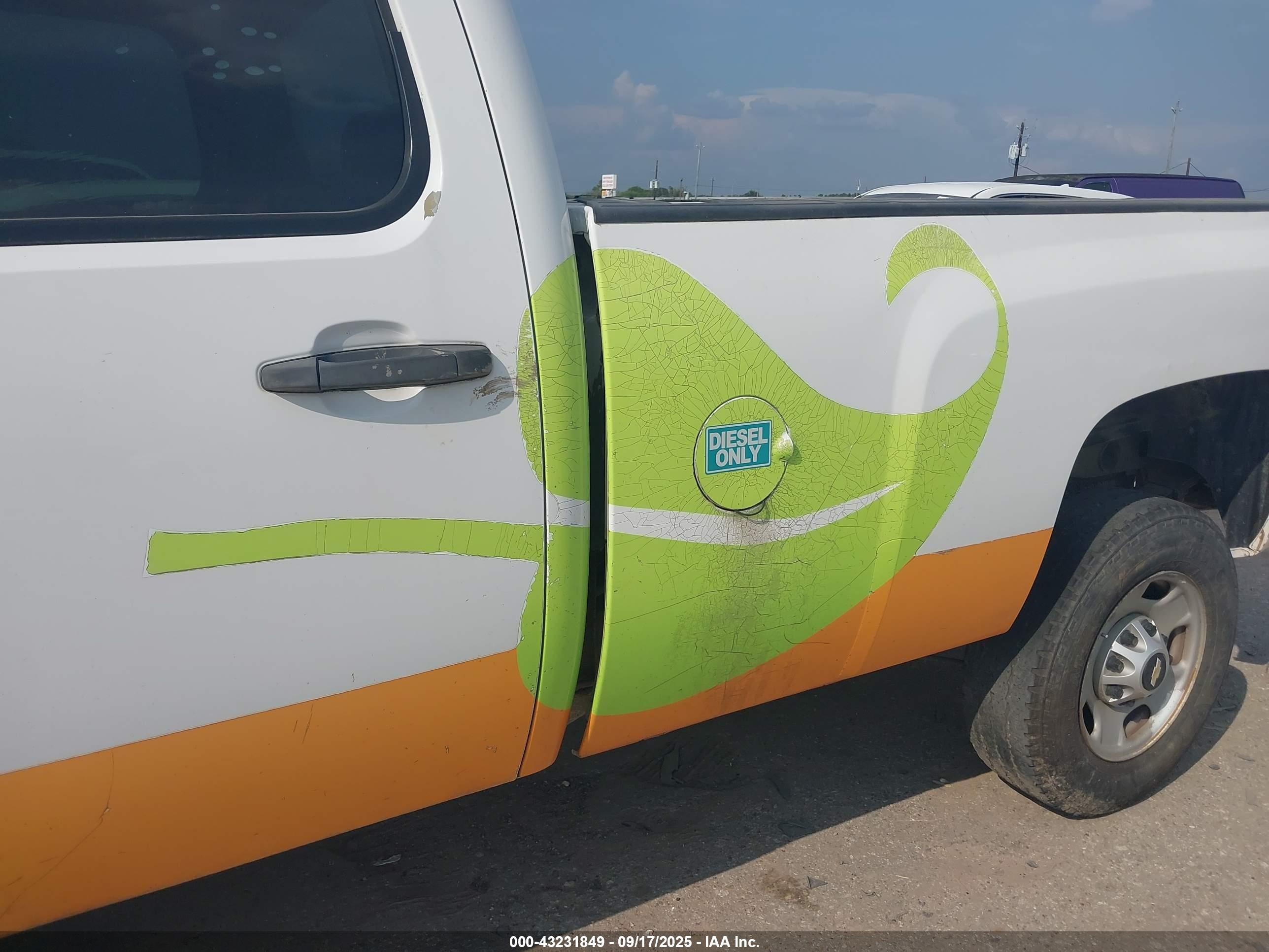 CHEVROLET SILVERADO image 6