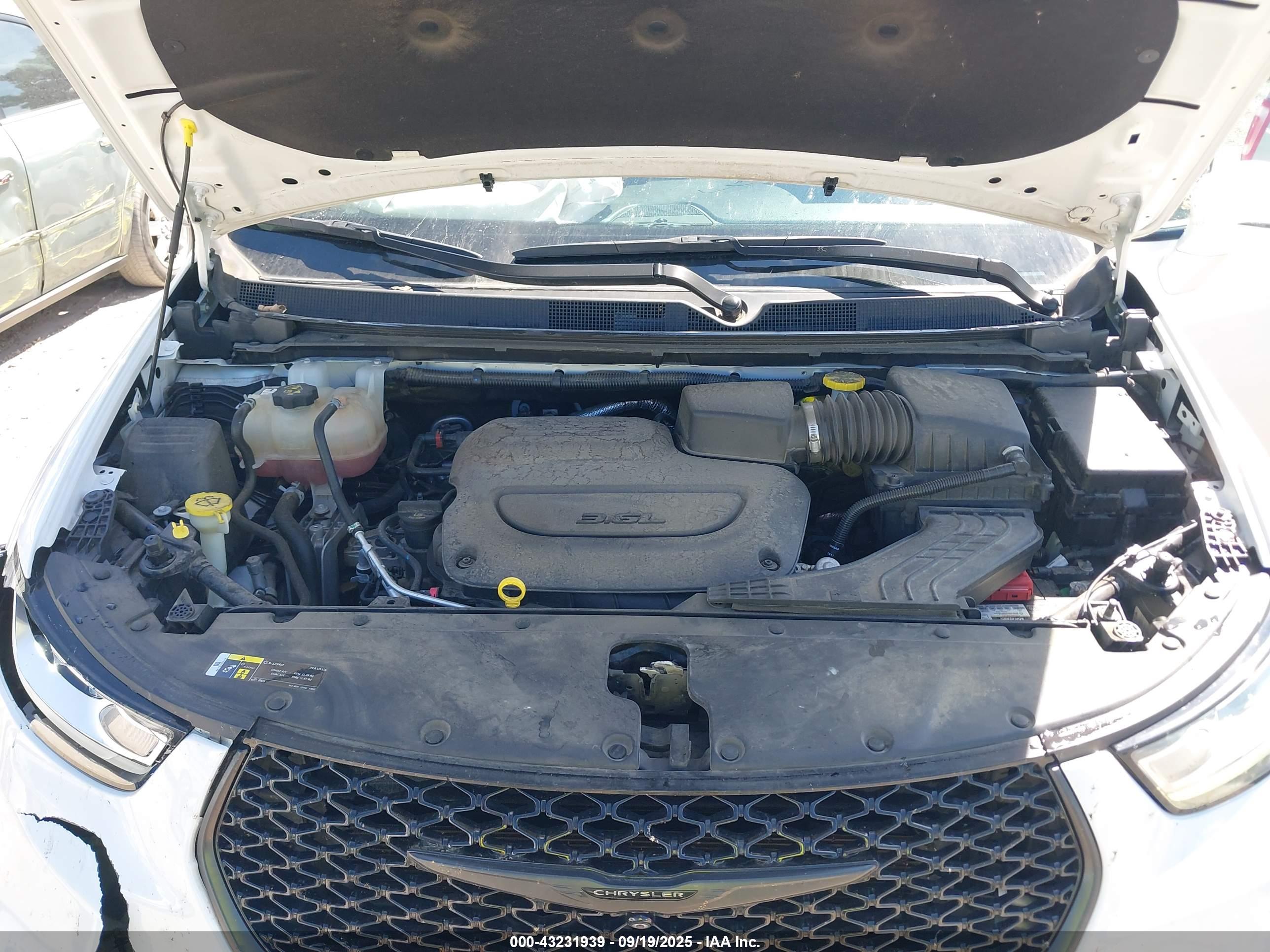 CHRYSLER PACIFICA image 10