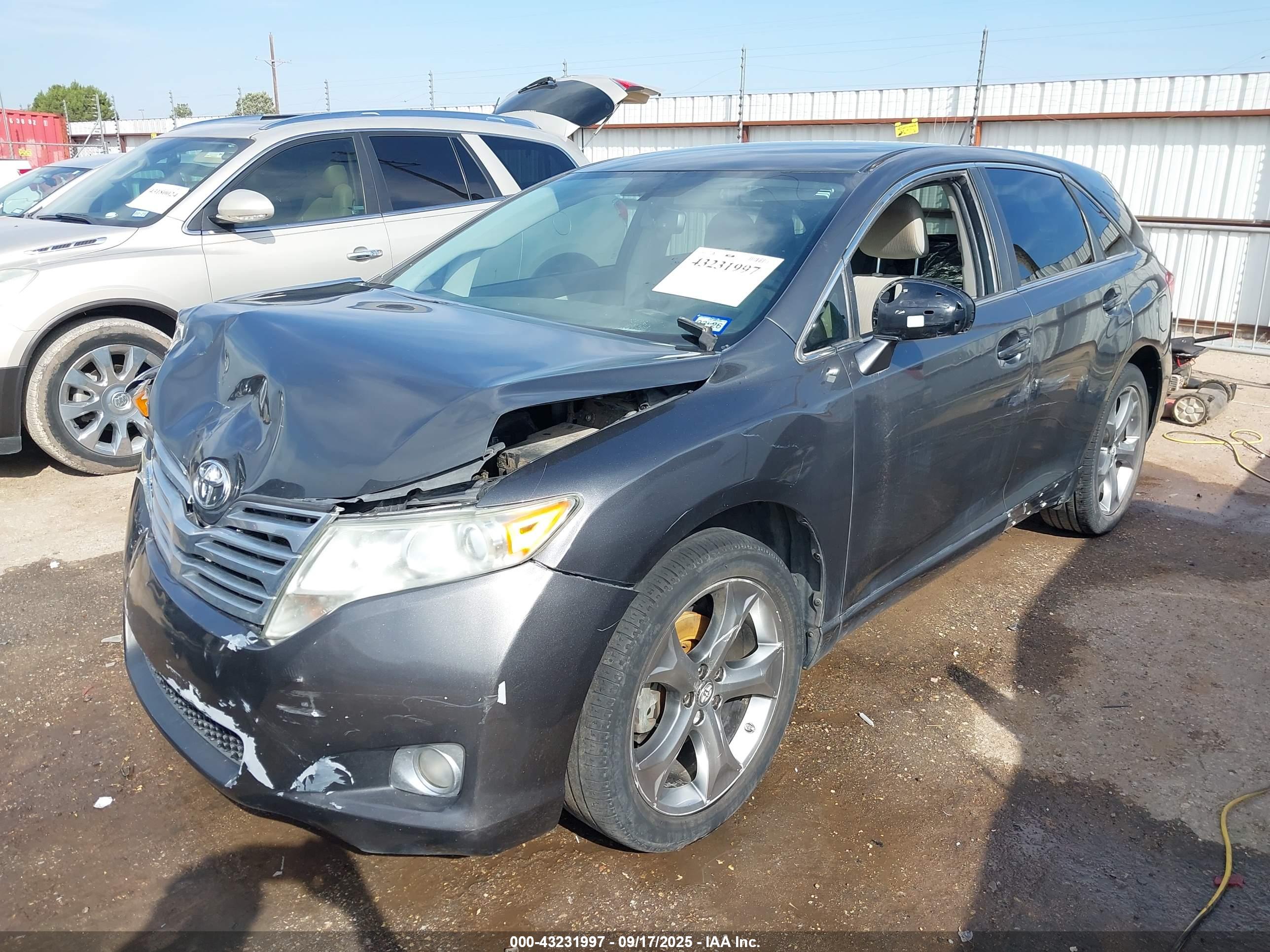 TOYOTA VENZA image 2