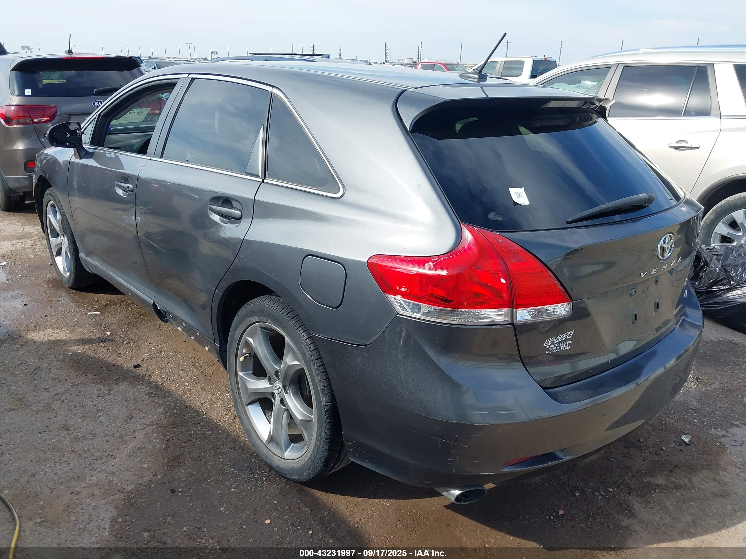 TOYOTA VENZA image 3