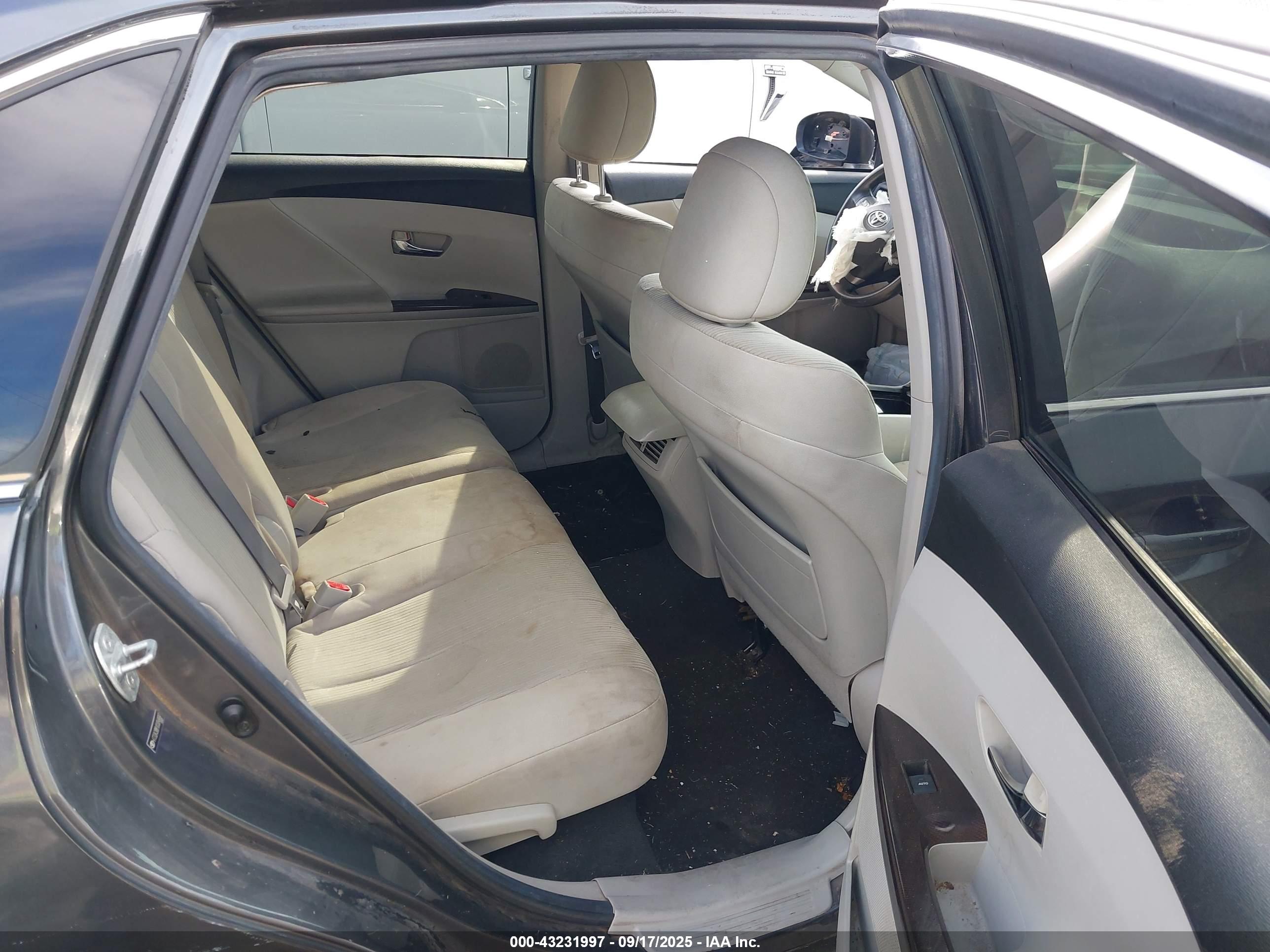 TOYOTA VENZA image 8