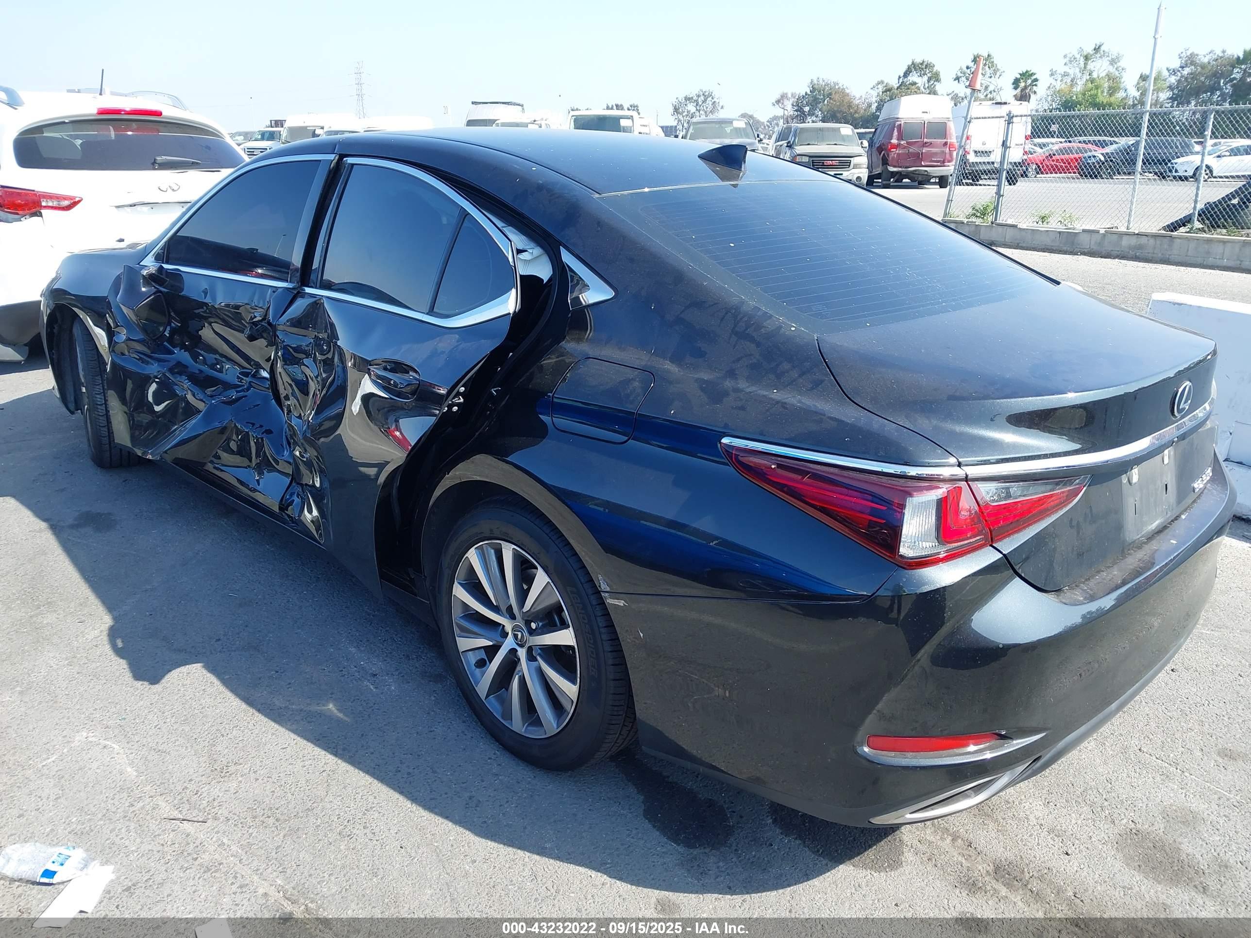 LEXUS ES image 3