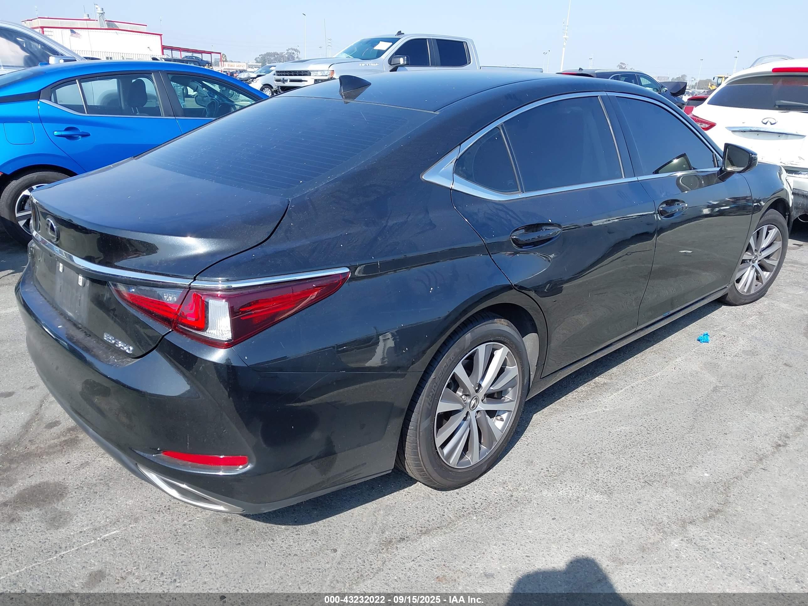 LEXUS ES image 4