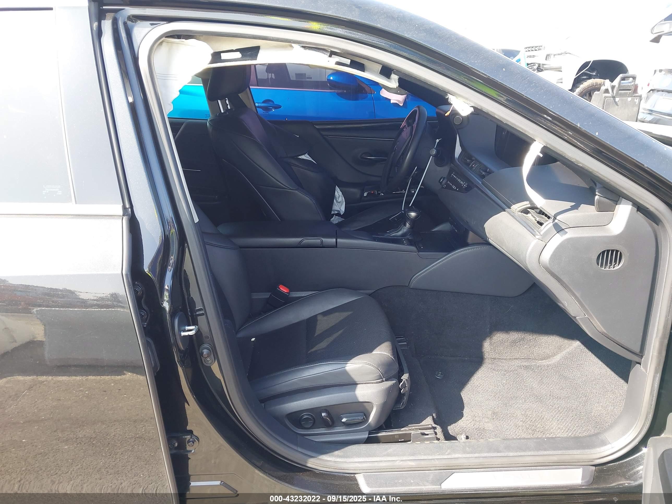 LEXUS ES image 5