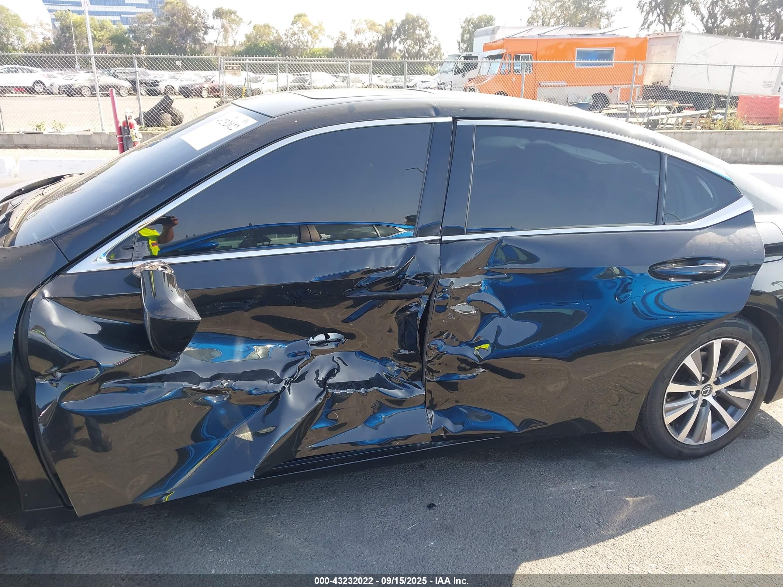 LEXUS ES image 6