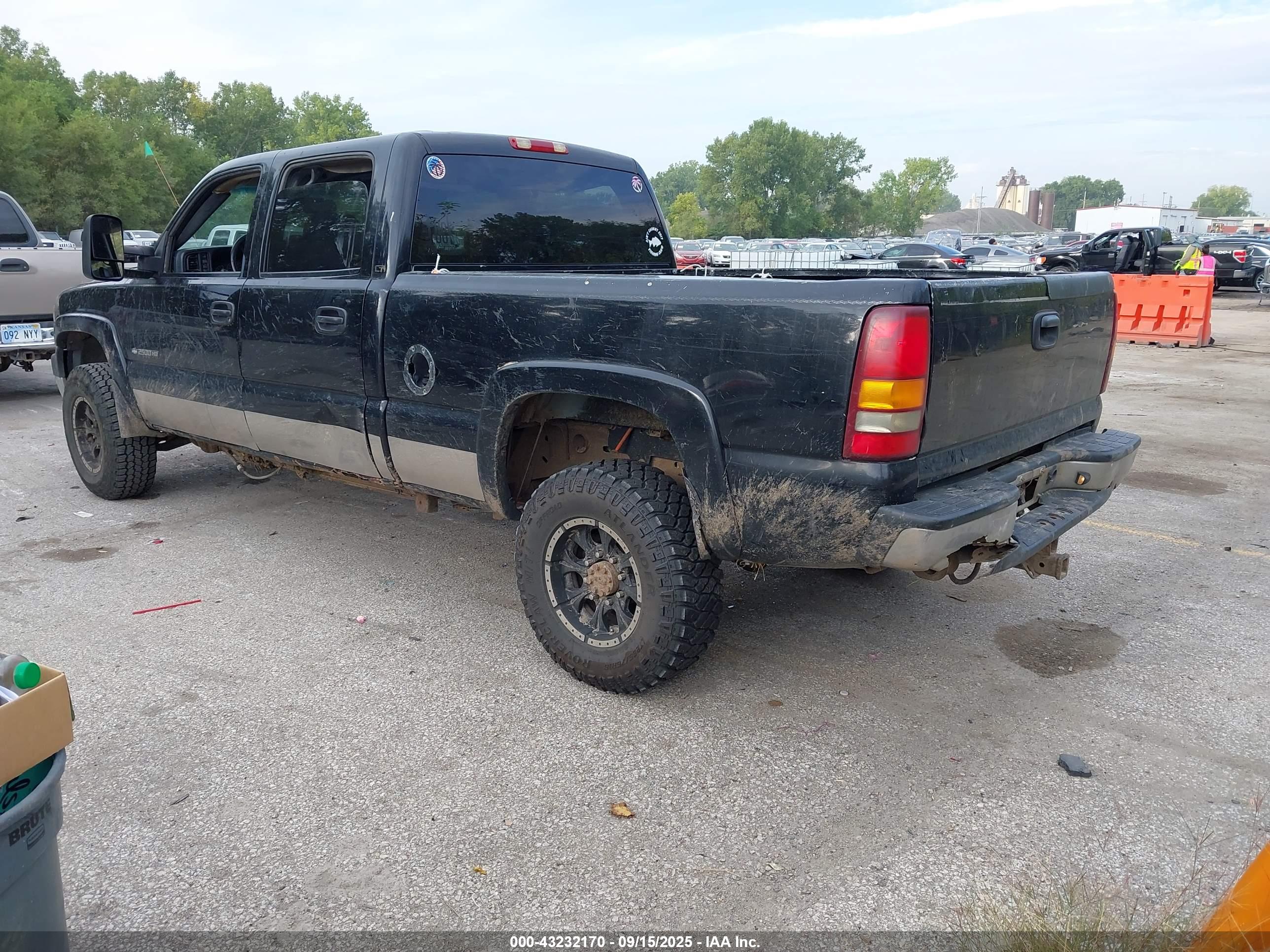CHEVROLET SILVERADO image 3