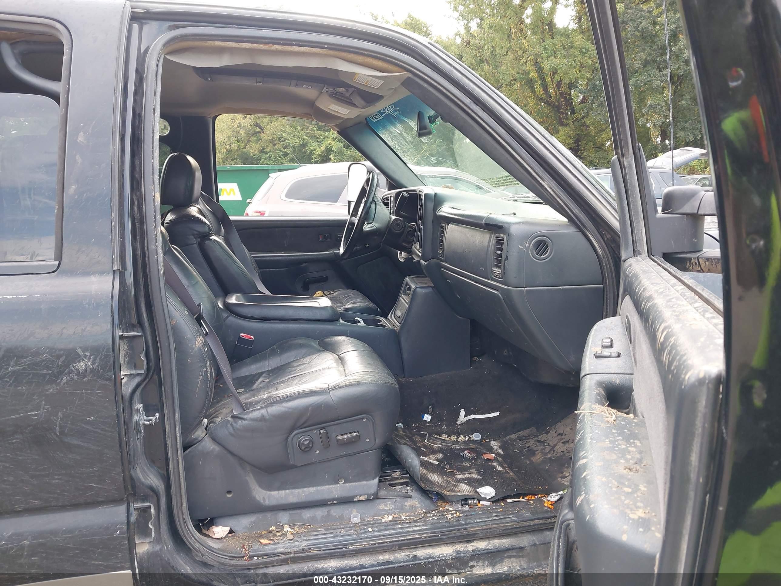 CHEVROLET SILVERADO image 5